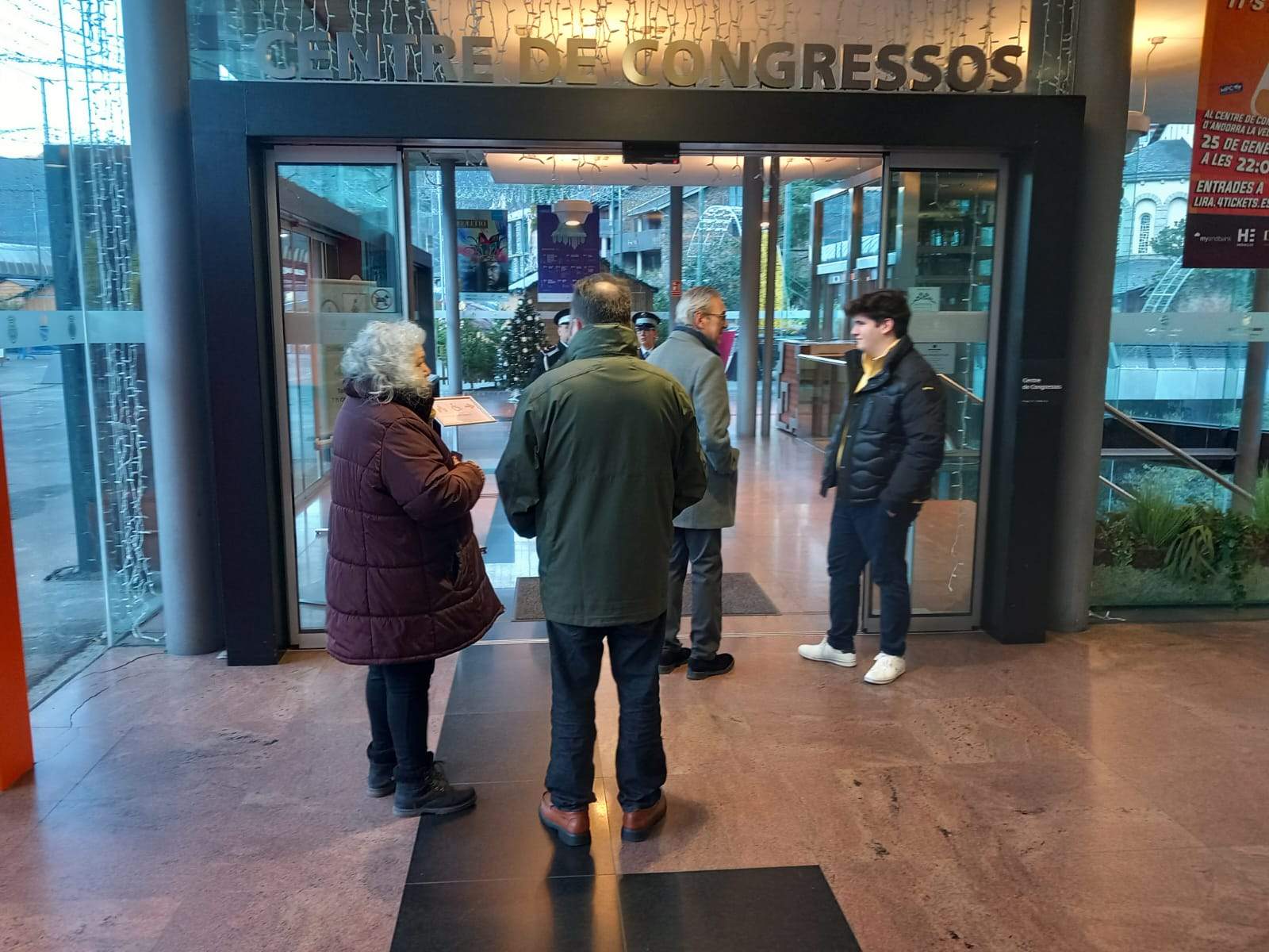 Esperant per entrar a Andorra la Vella.