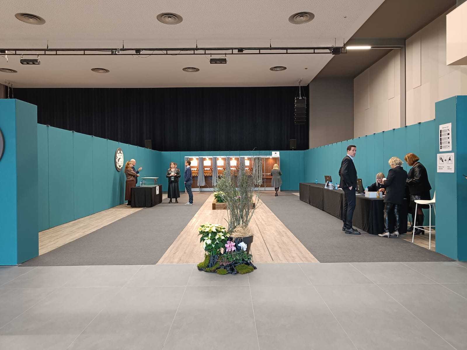 Sales preparades al Prat del Roure.