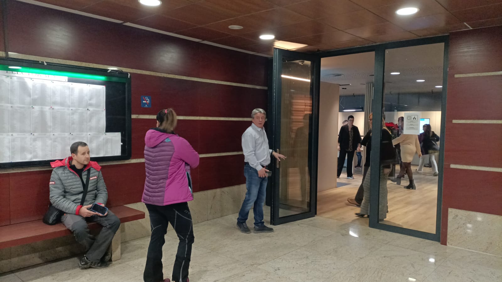 La Massana a punt per obrir els centre de votació.
