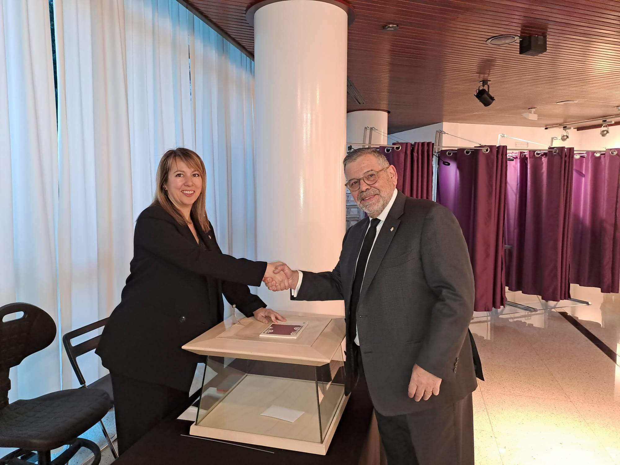 Jean-Michel Rascagneres votant a Encamp.