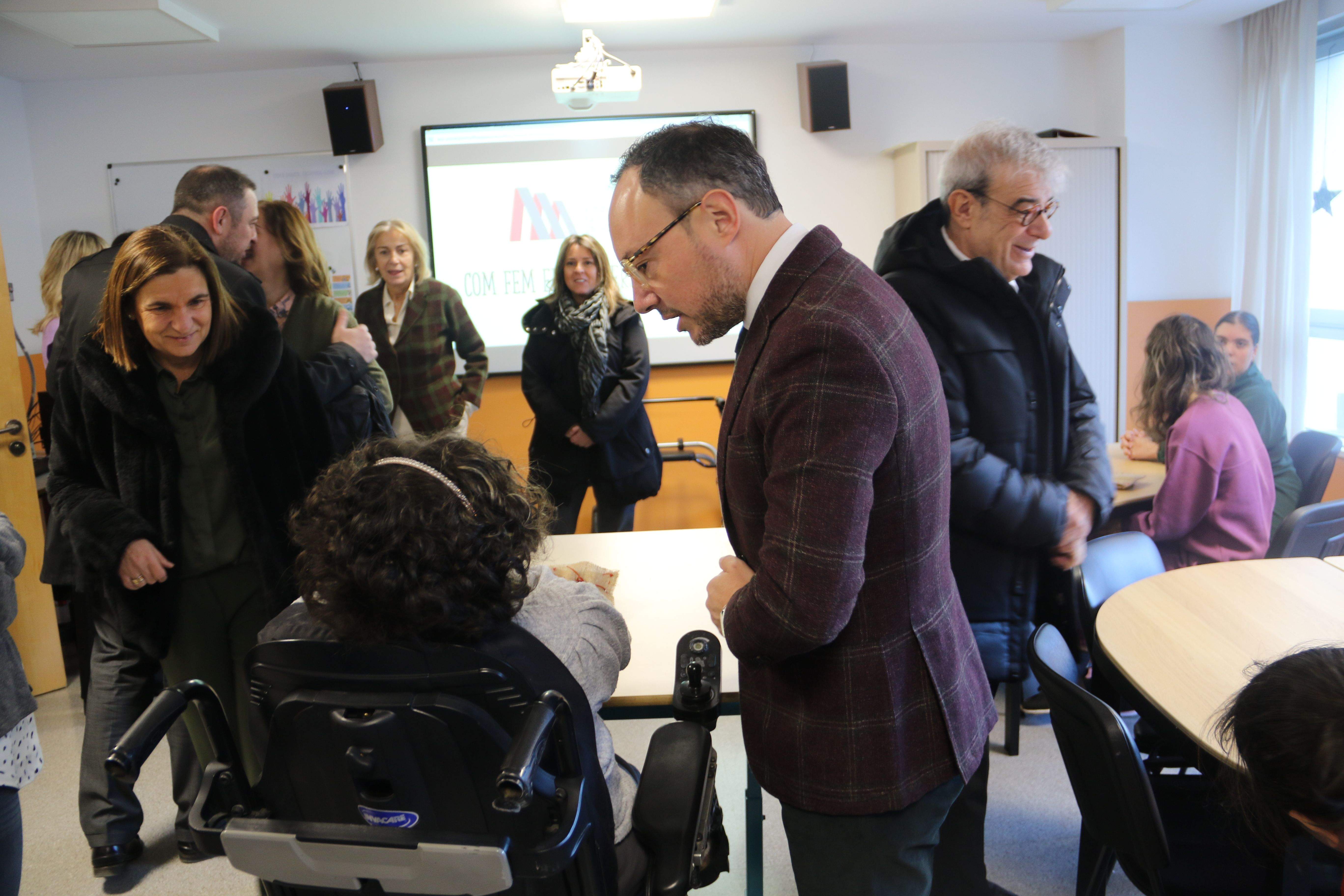 Visita institucional de Xavier Espot, Trini Marín i Ladislau Baró a la fundació Meritxell.