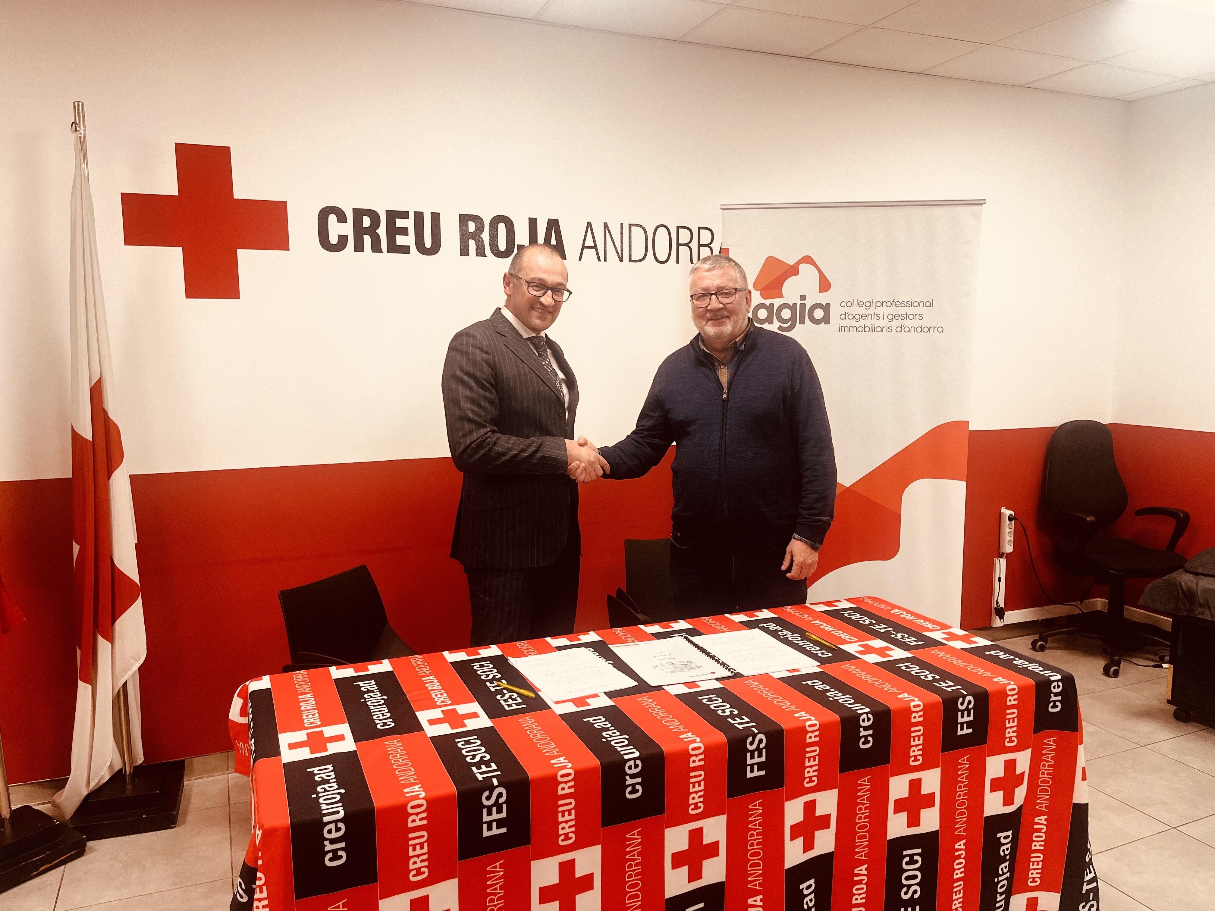 Josep Pol i Gerard Casellas en el moment de signar el conveni.