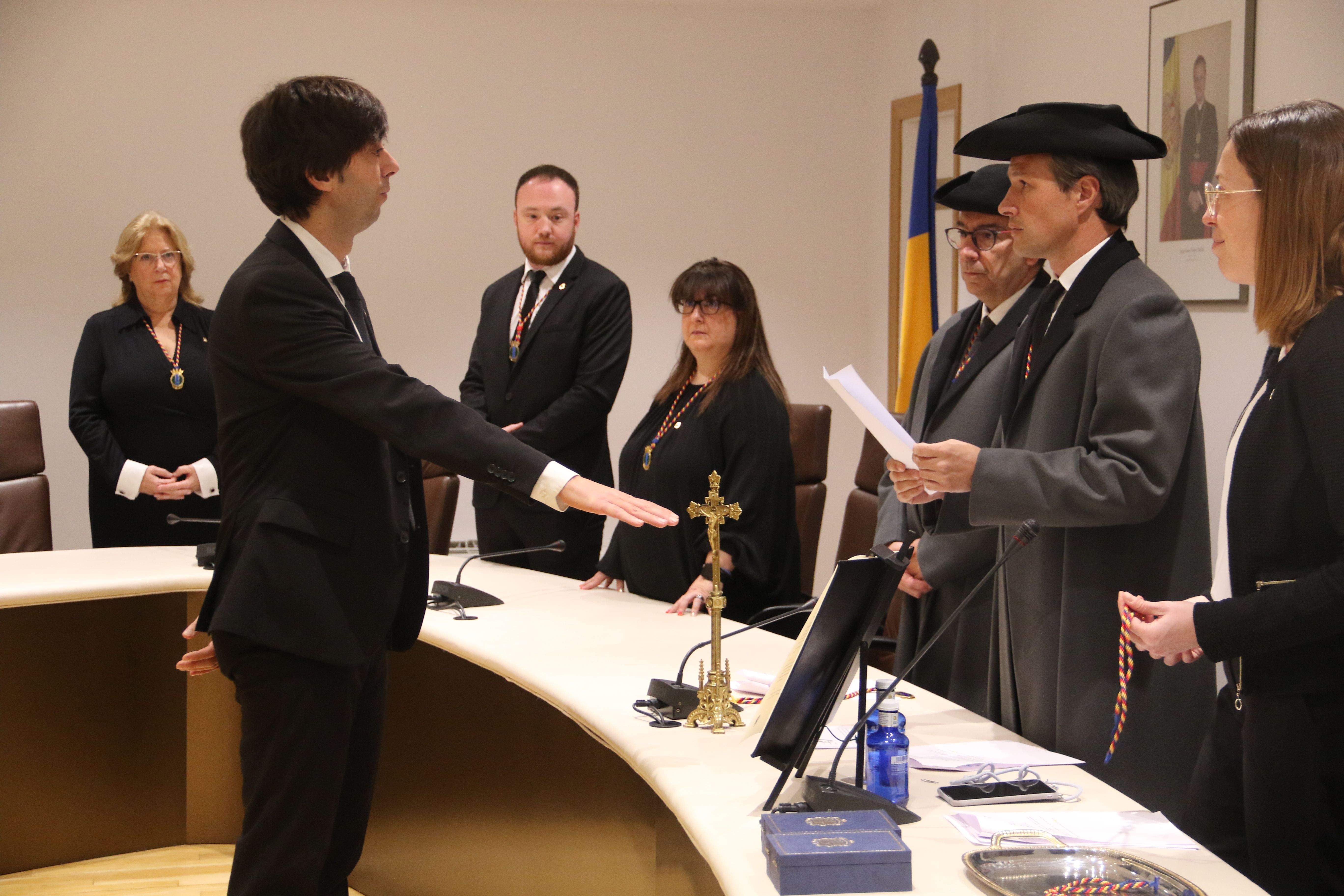 Astrié prenent jurament a Sergi González com a cònsol major.