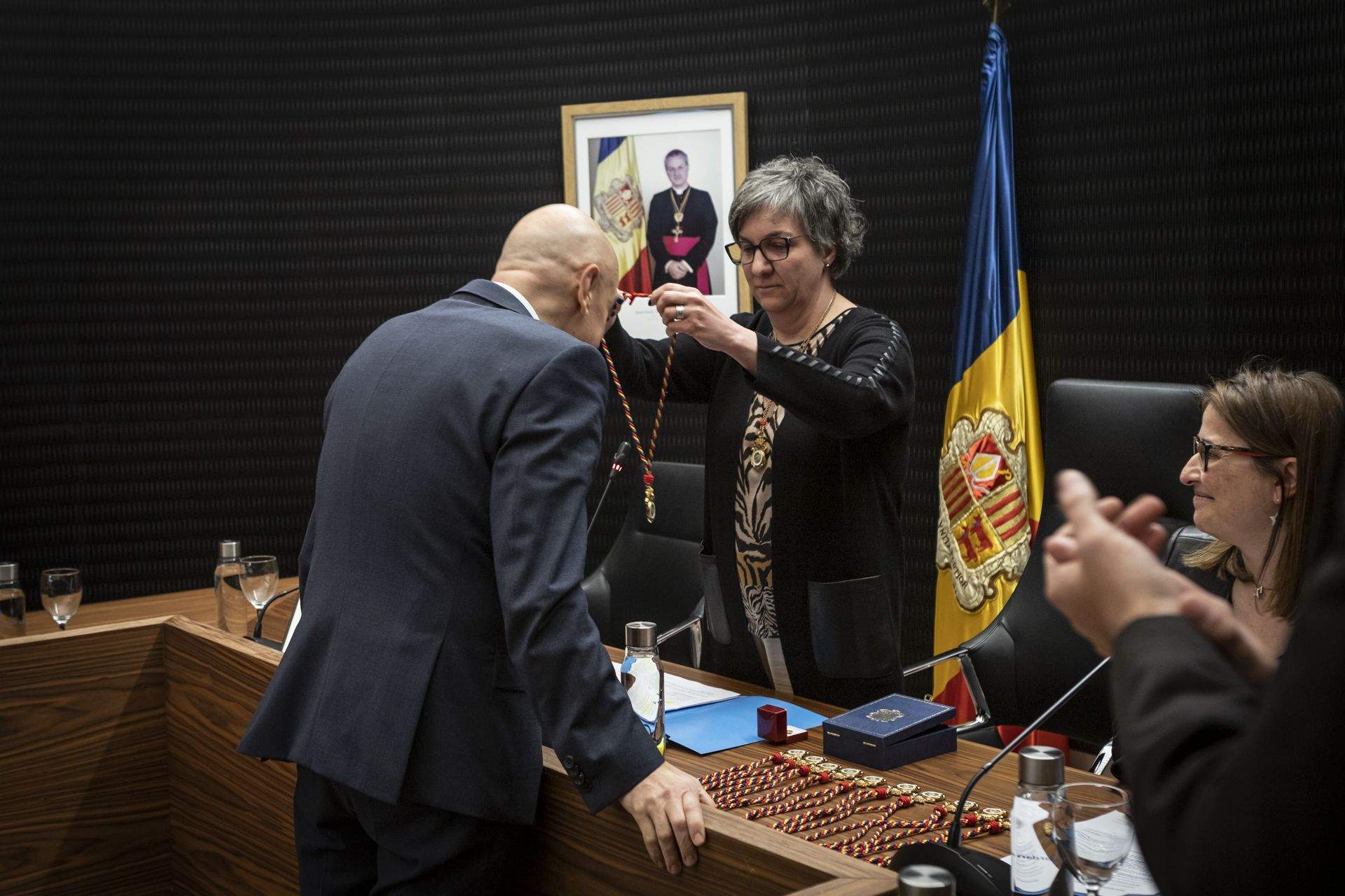 Quim Dolsa rep la medalla de conseller de comú. Quim Dolsa rep la medalla de conseller de comú.