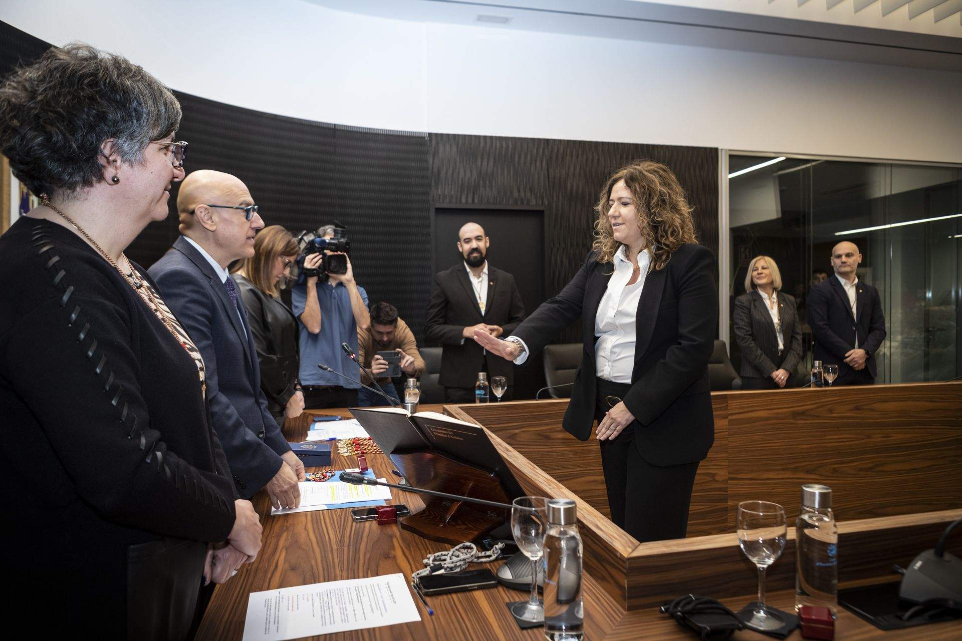 Laura López promet el càrrec de consellera comunal. Laura López promet el càrrec de consellera comunal.