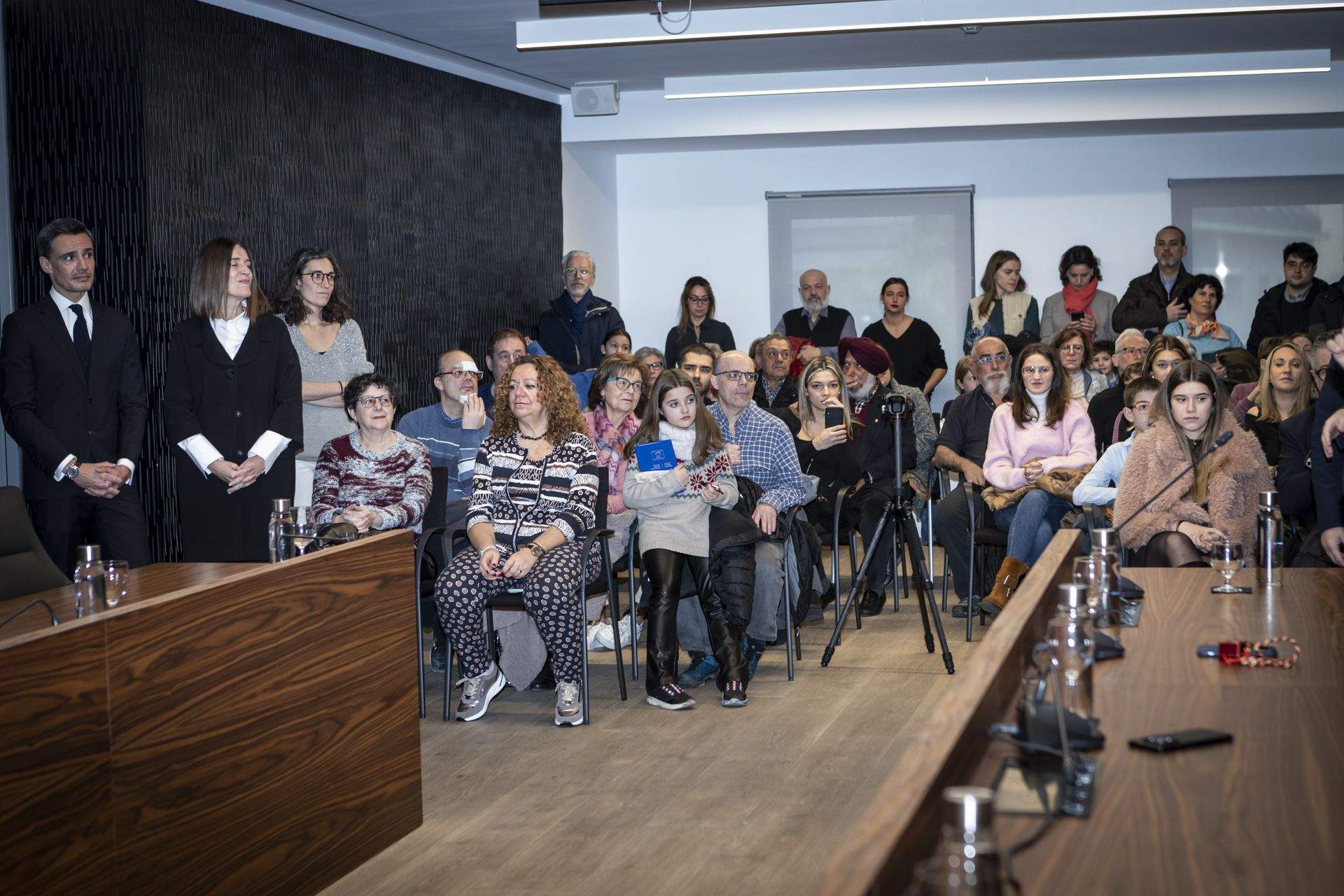 La sala del consell de comú d'Escaldes plena. La sala del consell de comú d'Escaldes plena.