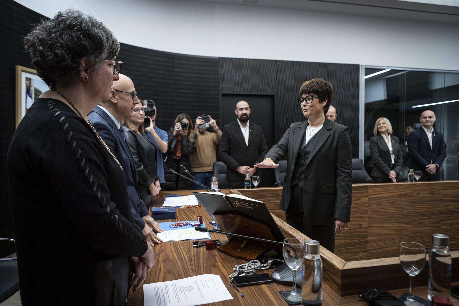 Gemma Bofarull promet el càrrec de consellera comunal. Gemma Bofarull promet el càrrec de consellera comunal.