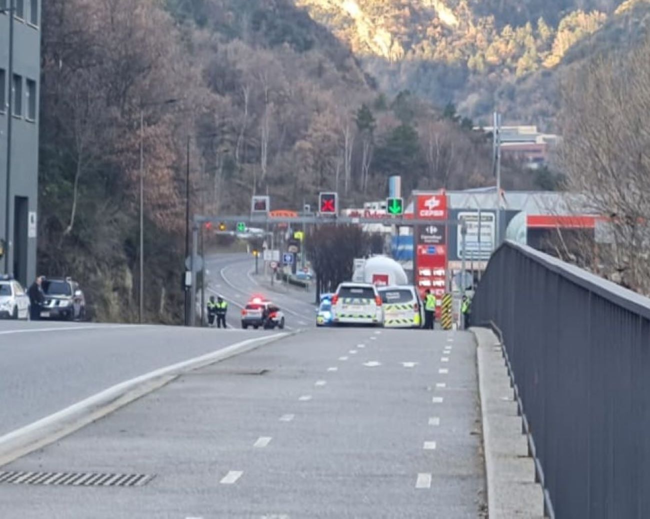 Equips d'emergència actuant en l'accident del 12 de gener.