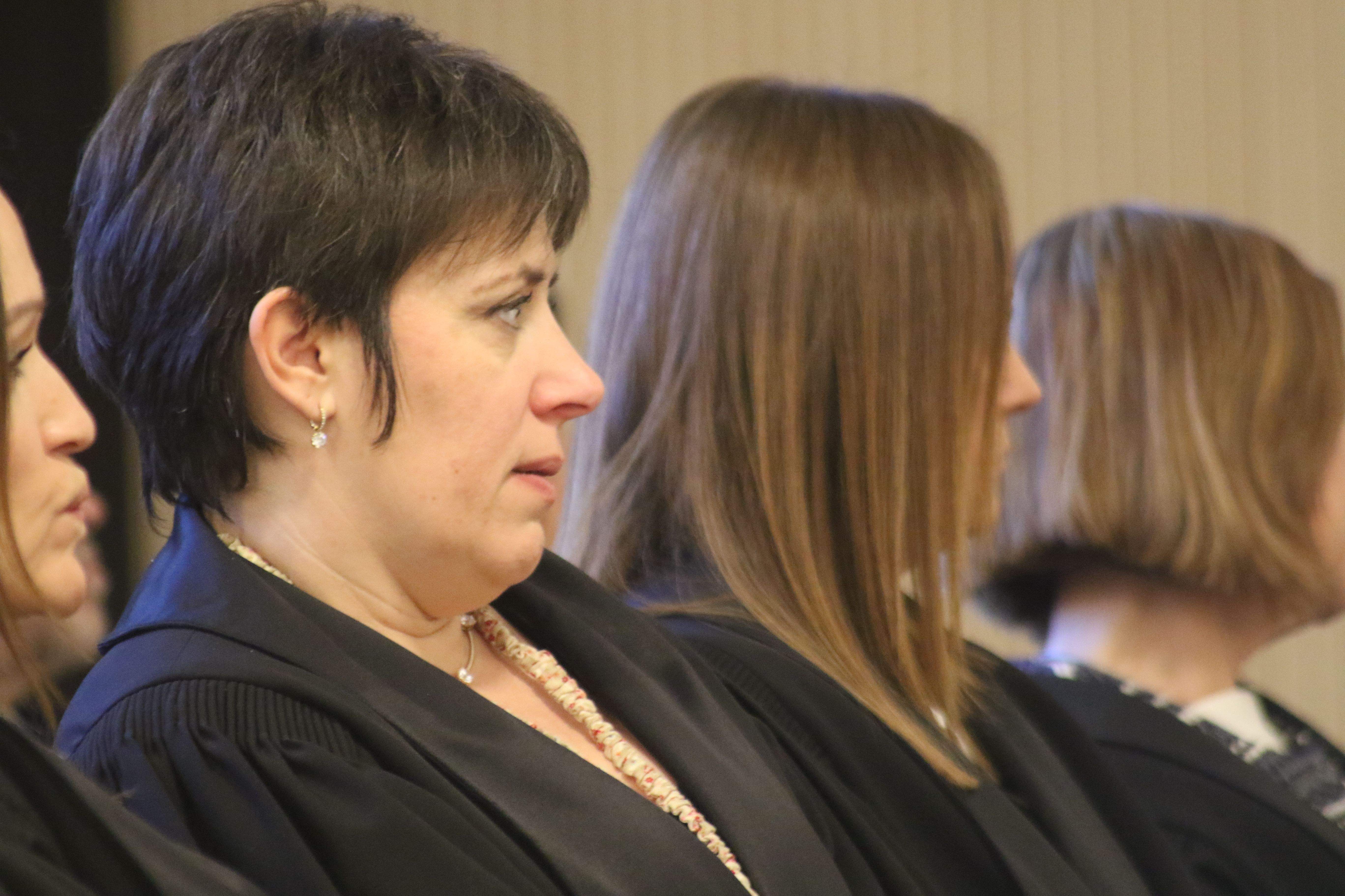 Canòlic Mingorance en un acte judicial entre Carolina Bailén i Anna Estragués. Canòlic Mingorance en un acte judicial entre Carolina Bailén i Anna Estragués.