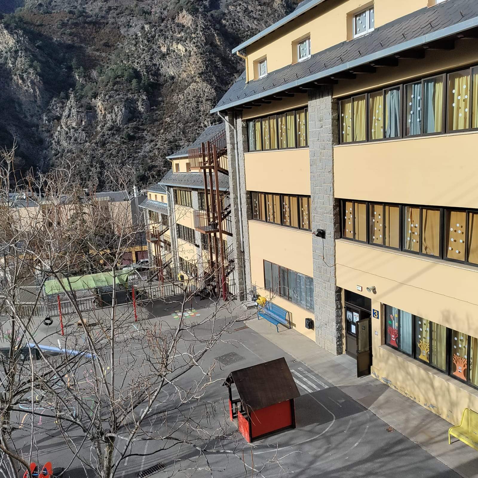 Una imatge de l'Escola andorrana de Sant Julià. Una imatge de l'Escola andorrana de Sant Julià.