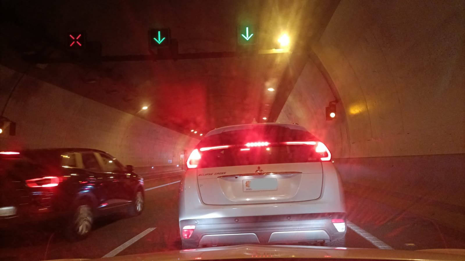 Retencions a l'interior del túnel de la Tàpia. Retencions a l'interior del túnel de la Tàpia.