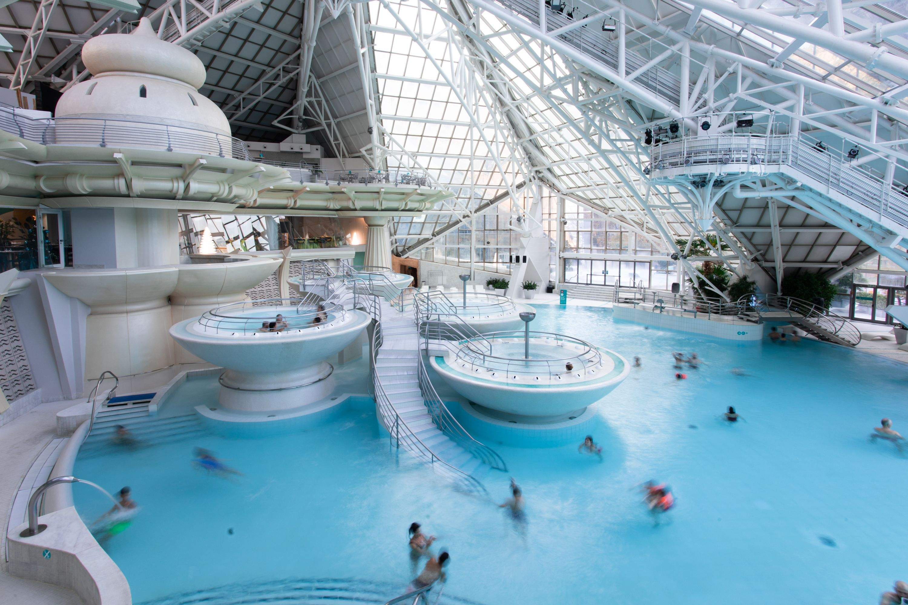 Clients a la llacuna central de Caldea.