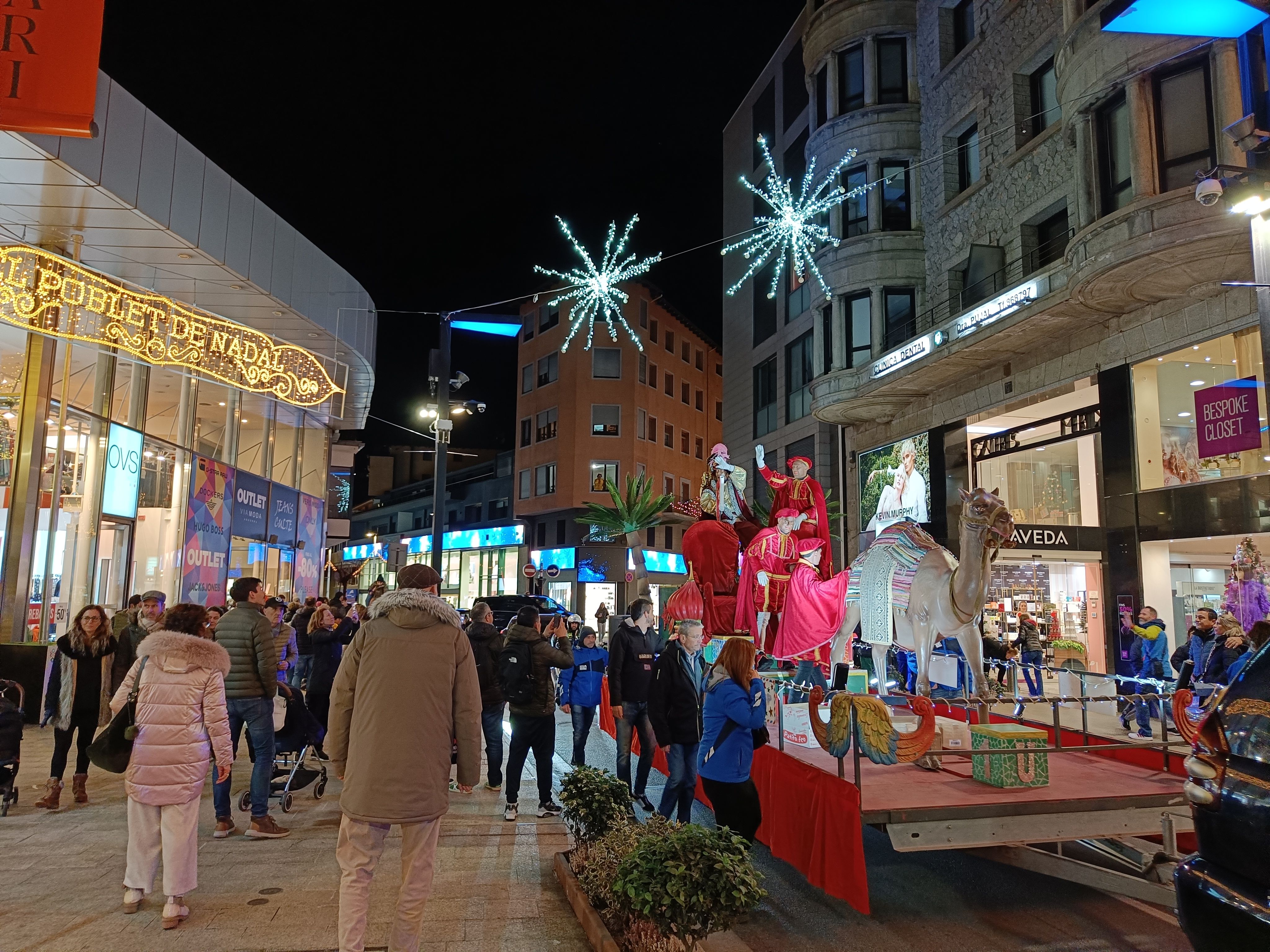 El Patge Reial a la part alta de l'avinguda Meritxell. El Patge Reial a la part alta de l'avinguda Meritxell.
