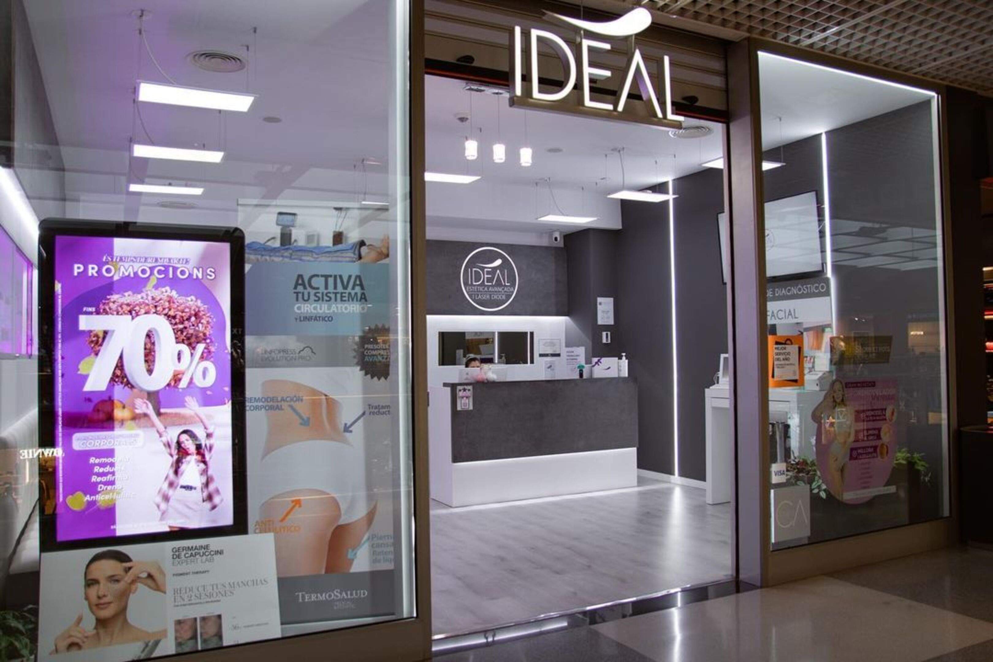 L'establiment Ideal a Illa Carlemany.