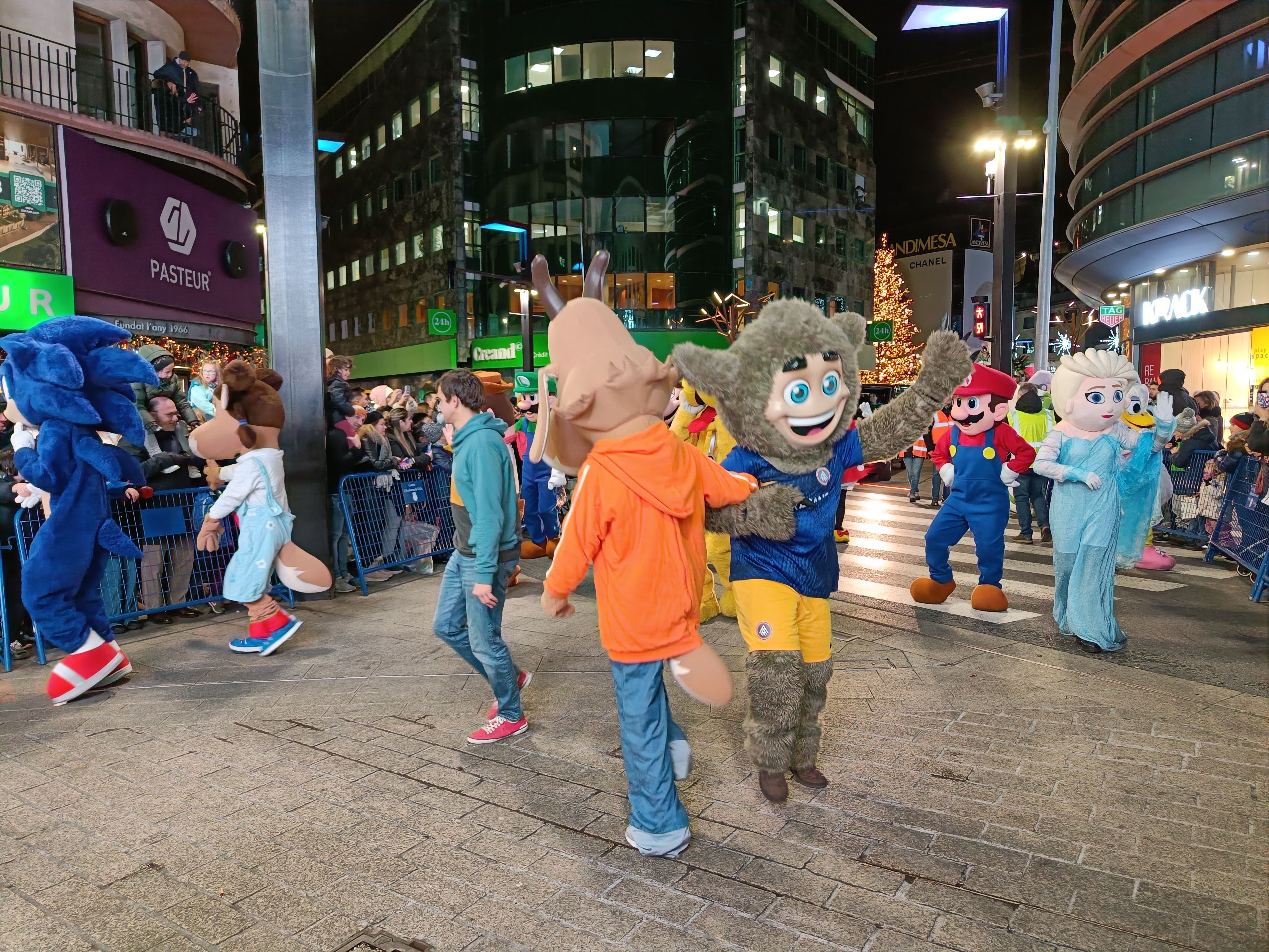 El Tamarro amb altres personatges de Disney i d'animació. El Tamarro amb altres personatges de Disney i d'animació.