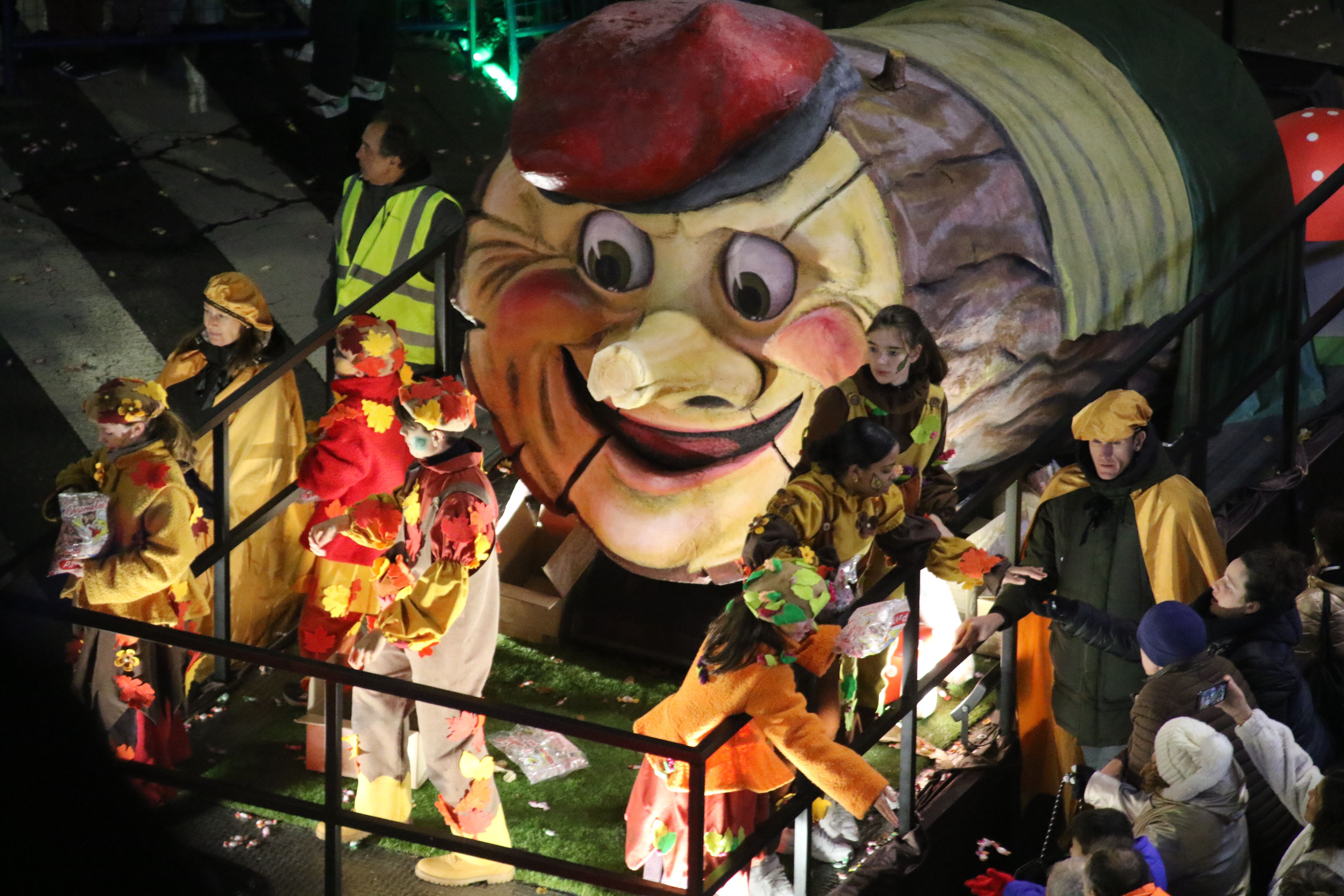 El tió també ha estat a la cavalcada. El tió també ha estat a la cavalcada.