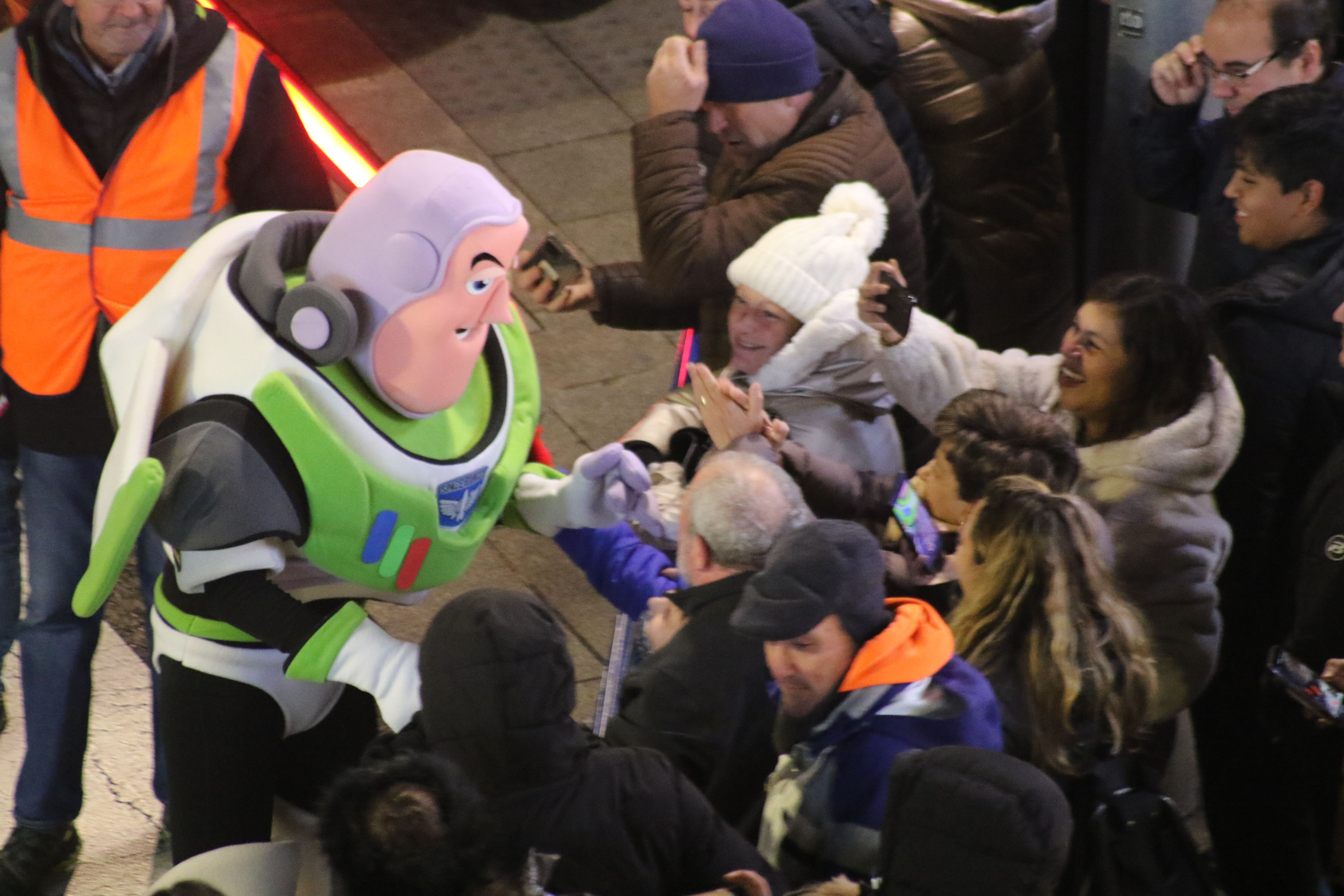 En Buzz Lightyear. En Buzz Lightyear.