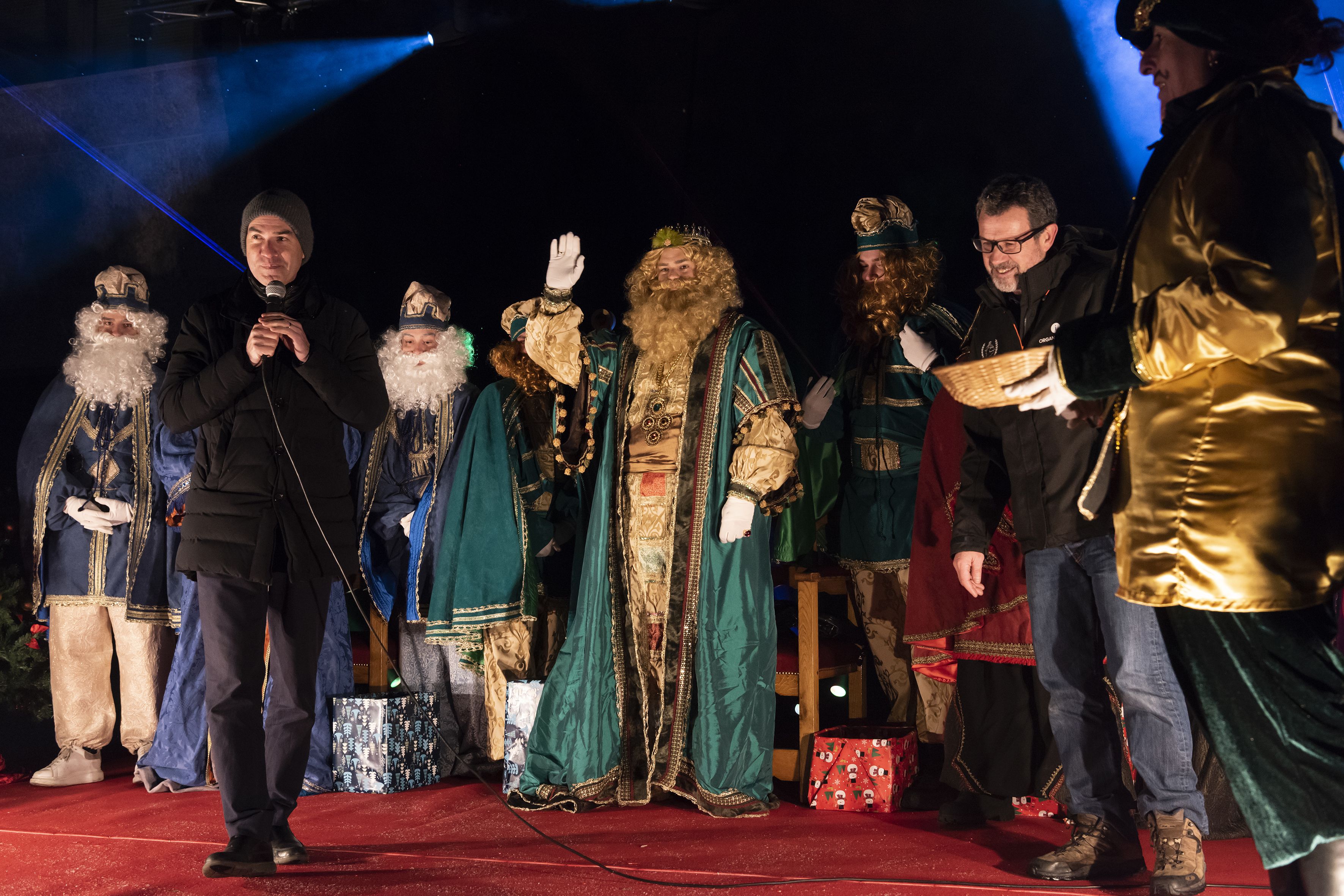 Els reis amb el cònsol de Canillo. Els reis amb el cònsol de Canillo.