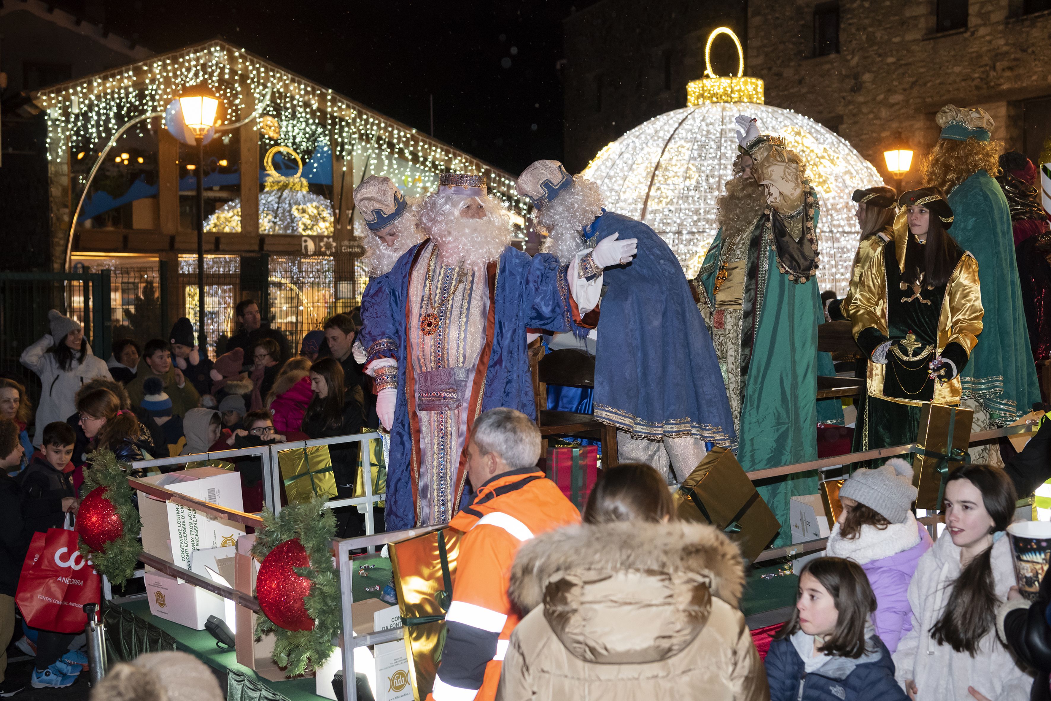 Els reis durant la cavalcada de Canillo. Els reis durant la cavalcada de Canillo.