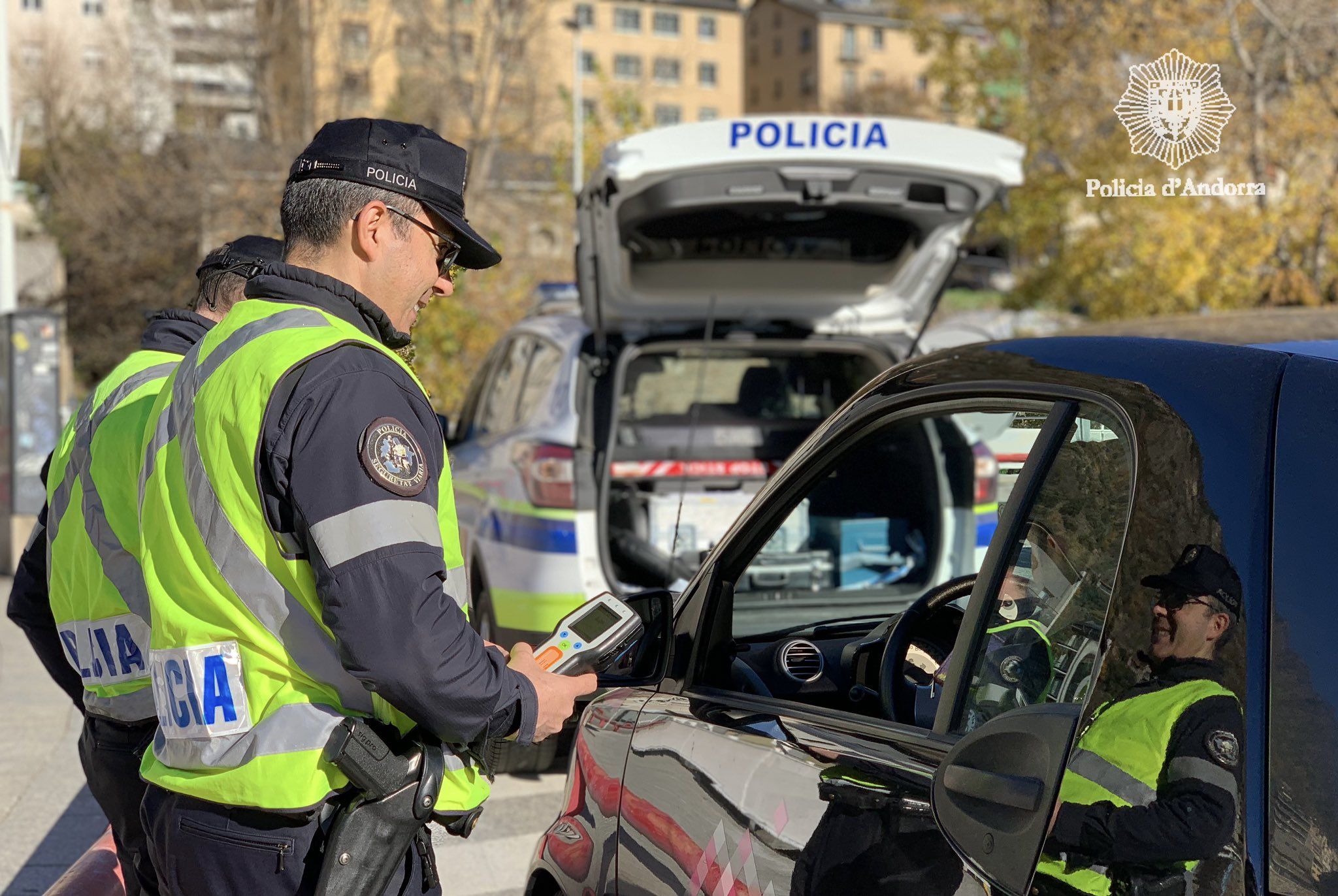 Un control policial d'alcoholèmia.