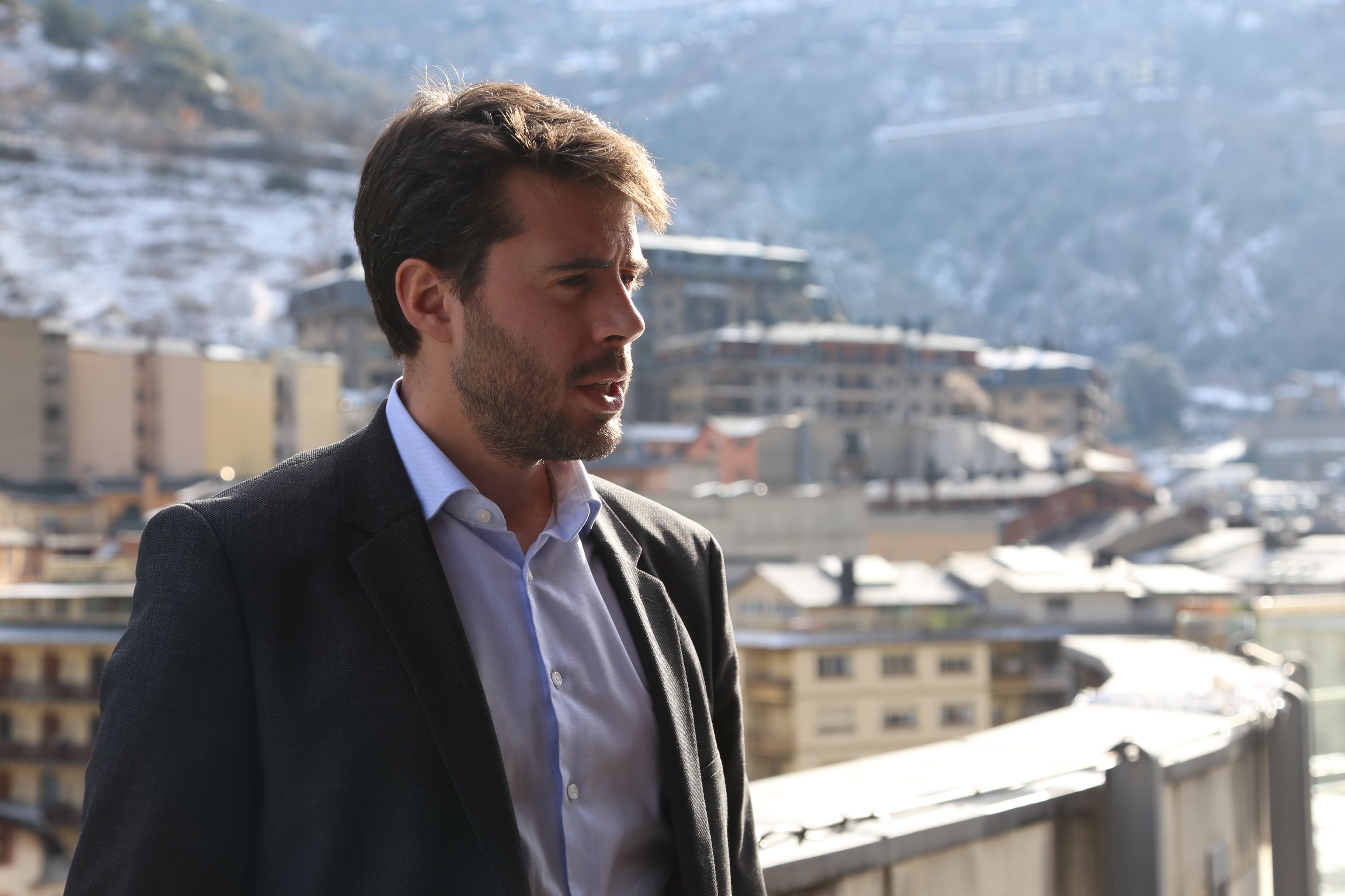 Cerni Cairat a l'Edifici del Molí. Cerni Cairat a l'Edifici del Molí.