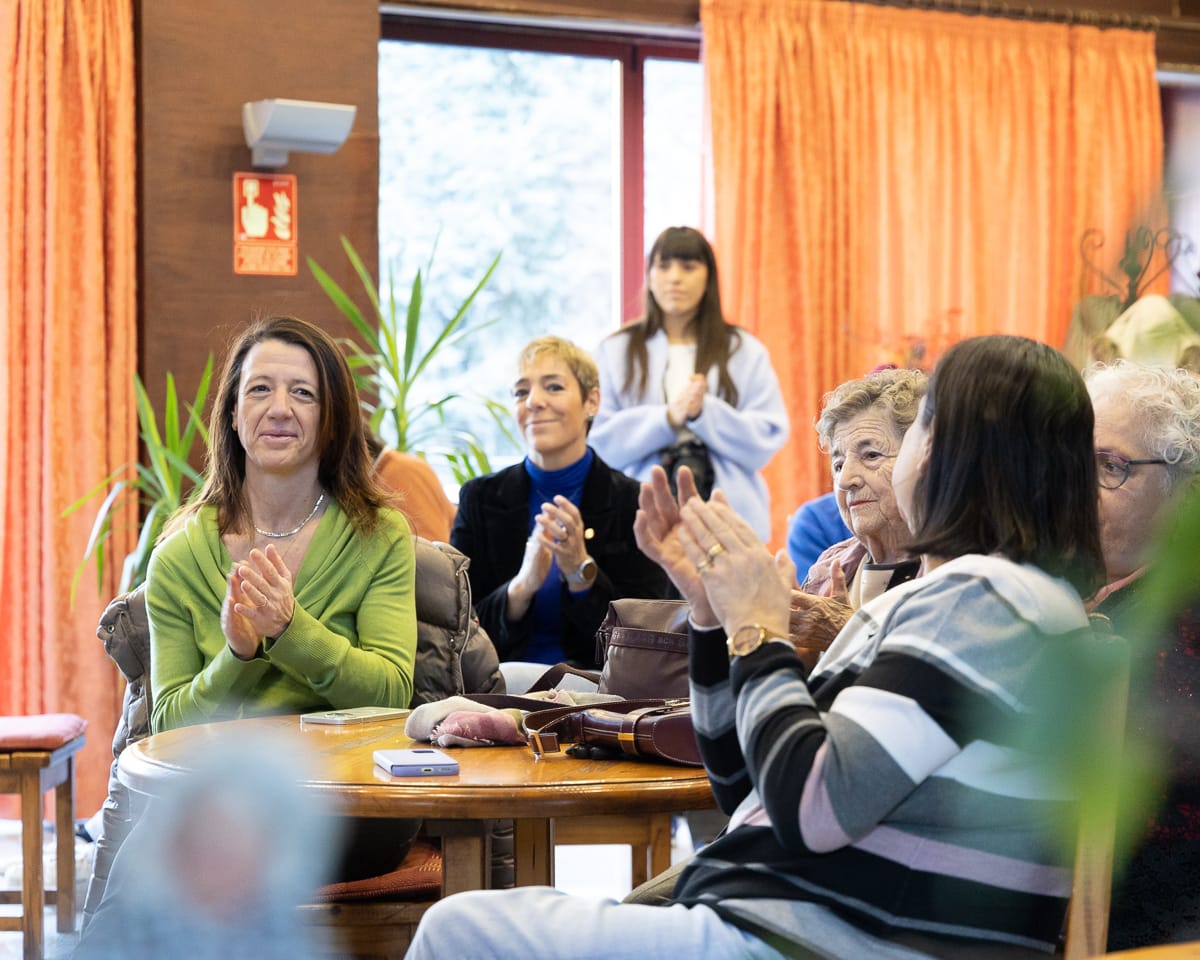 Entre el públic, la nova cònsol major. Entre el públic, la nova cònsol major.