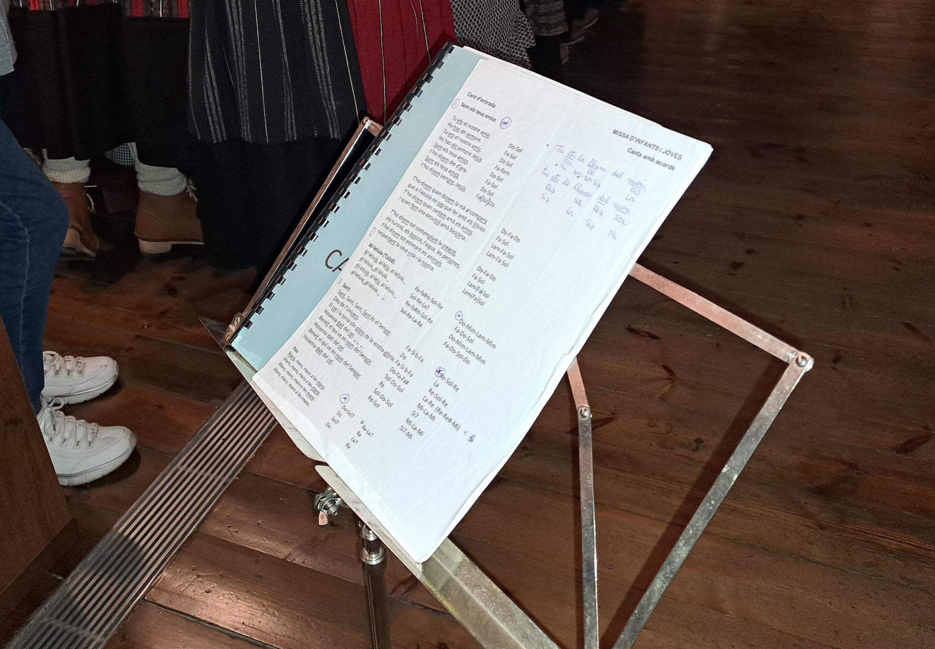 Partitures amb les cançons.