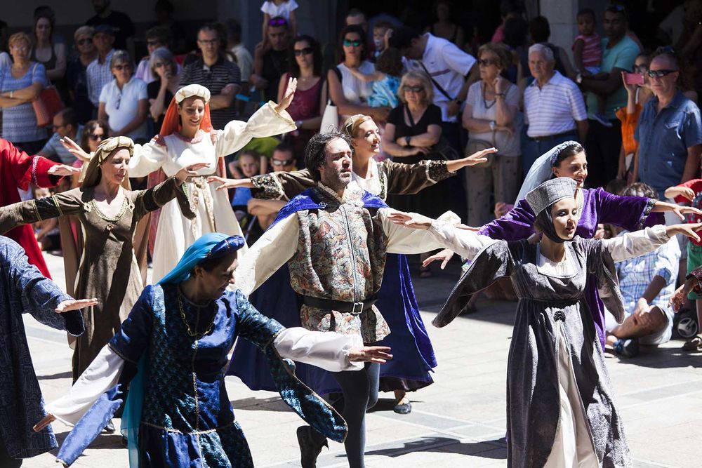 L'Esbart dansaire durant una actuació anterior.