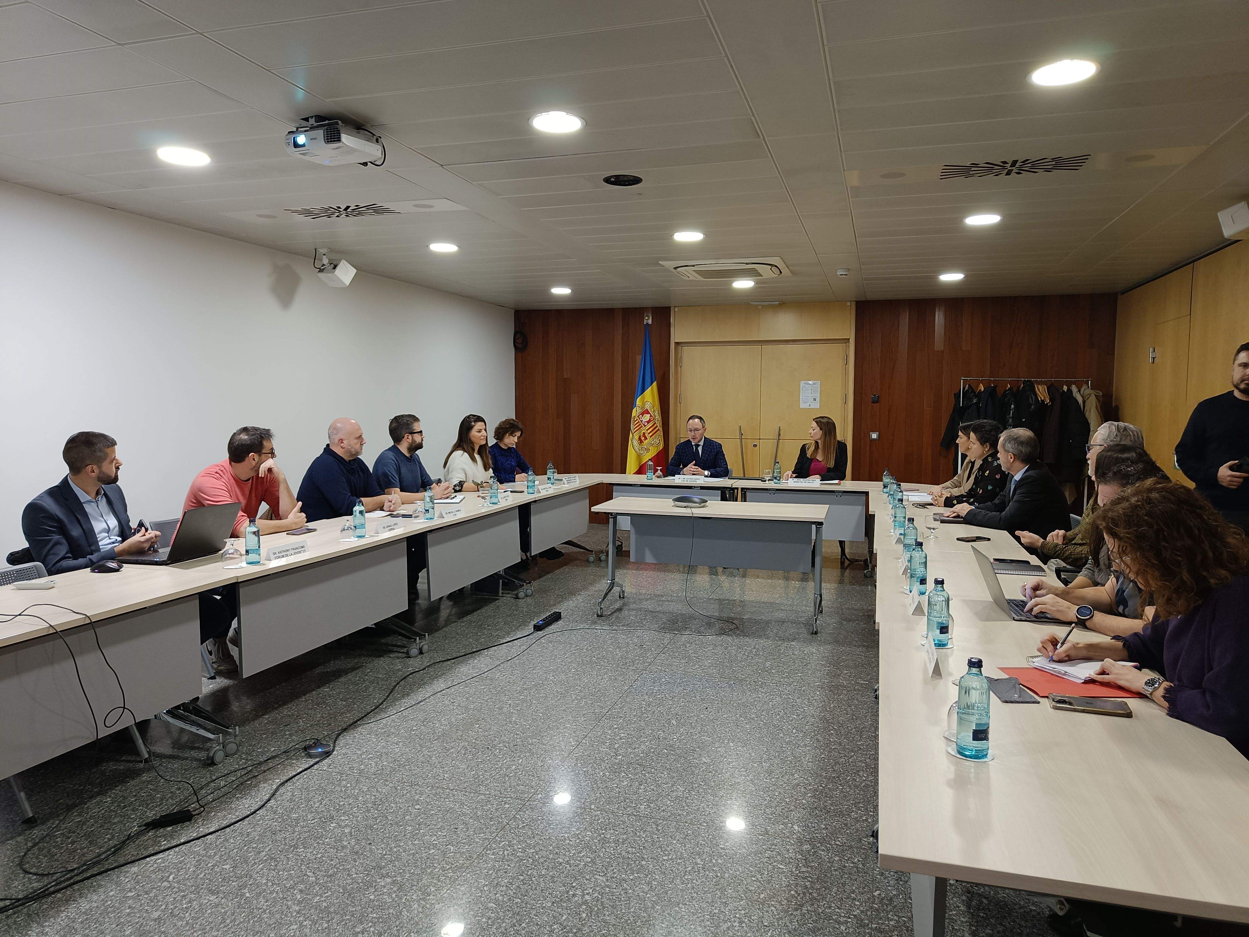 Inici de la reunió del pacte d'Estat de Salut aquesta tarda. Inici de la reunió del pacte d'Estat de Salut aquesta tarda.