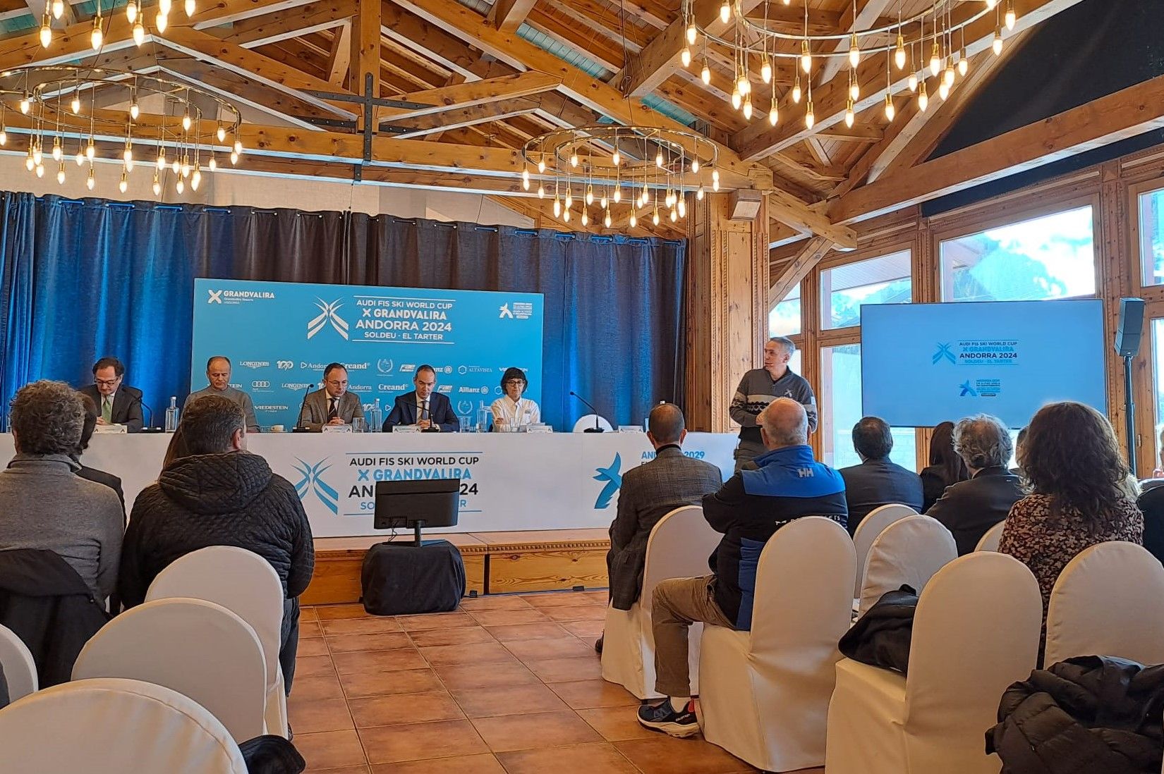 Un instant de l'acte de presentació de la Copa del Món.