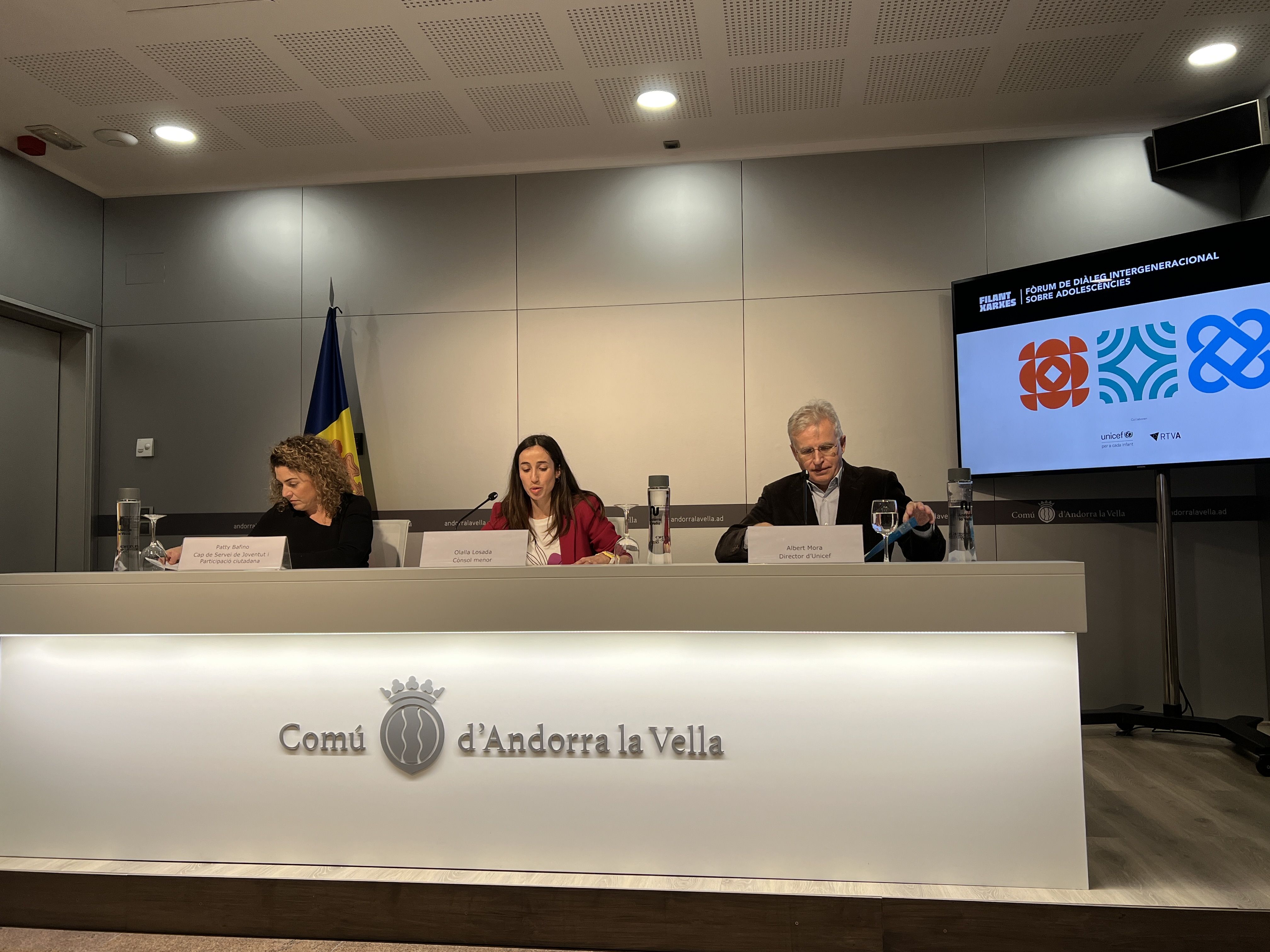 Presentació del Filant Xarxes amb Patty Bafino, Olalla Losada i Albert Mora (d'esquerra a dreta).