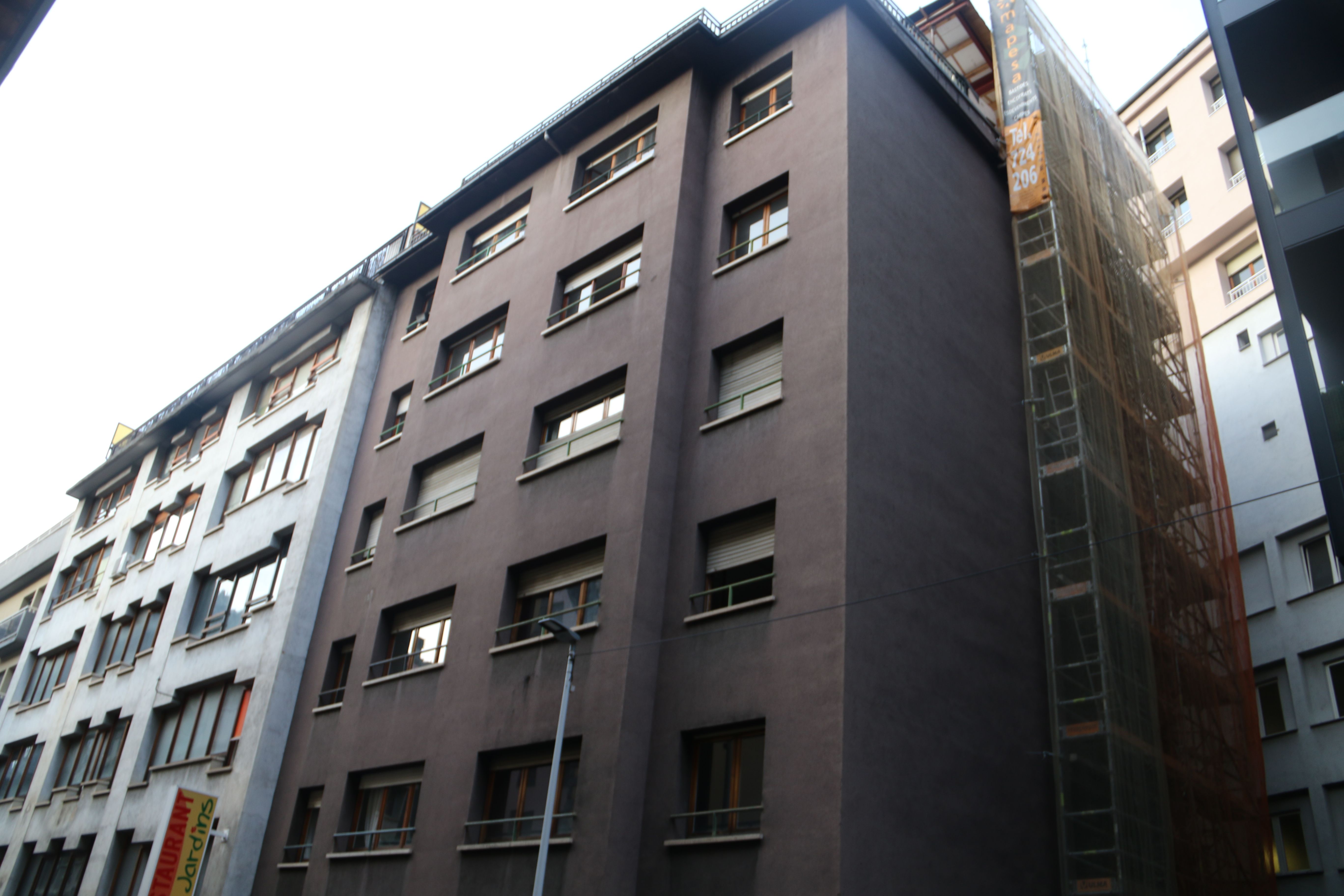 L'edifici del carrer Josep Viladomat número 4.