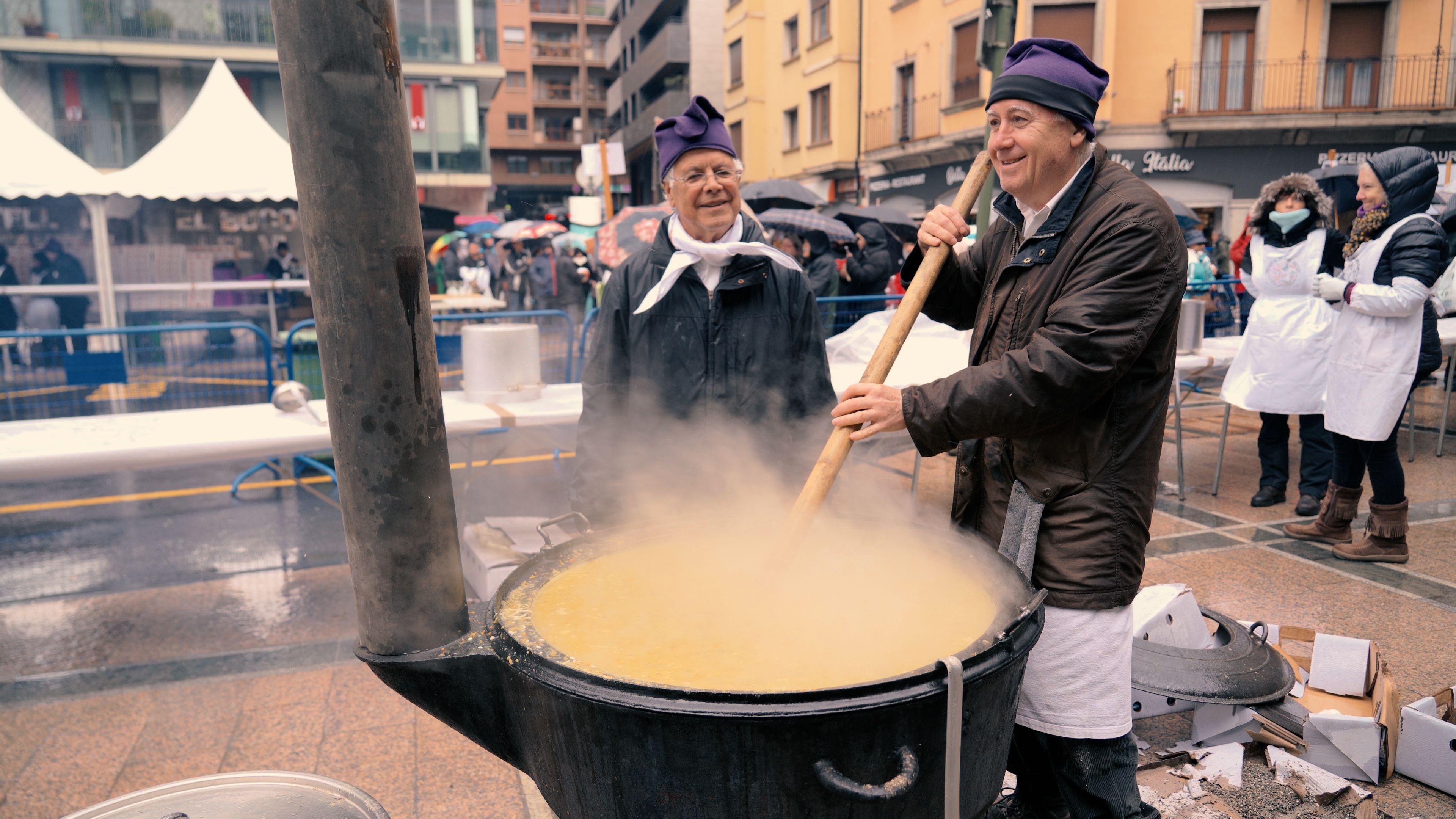 Dos escudellaires. Dos escudellaires.