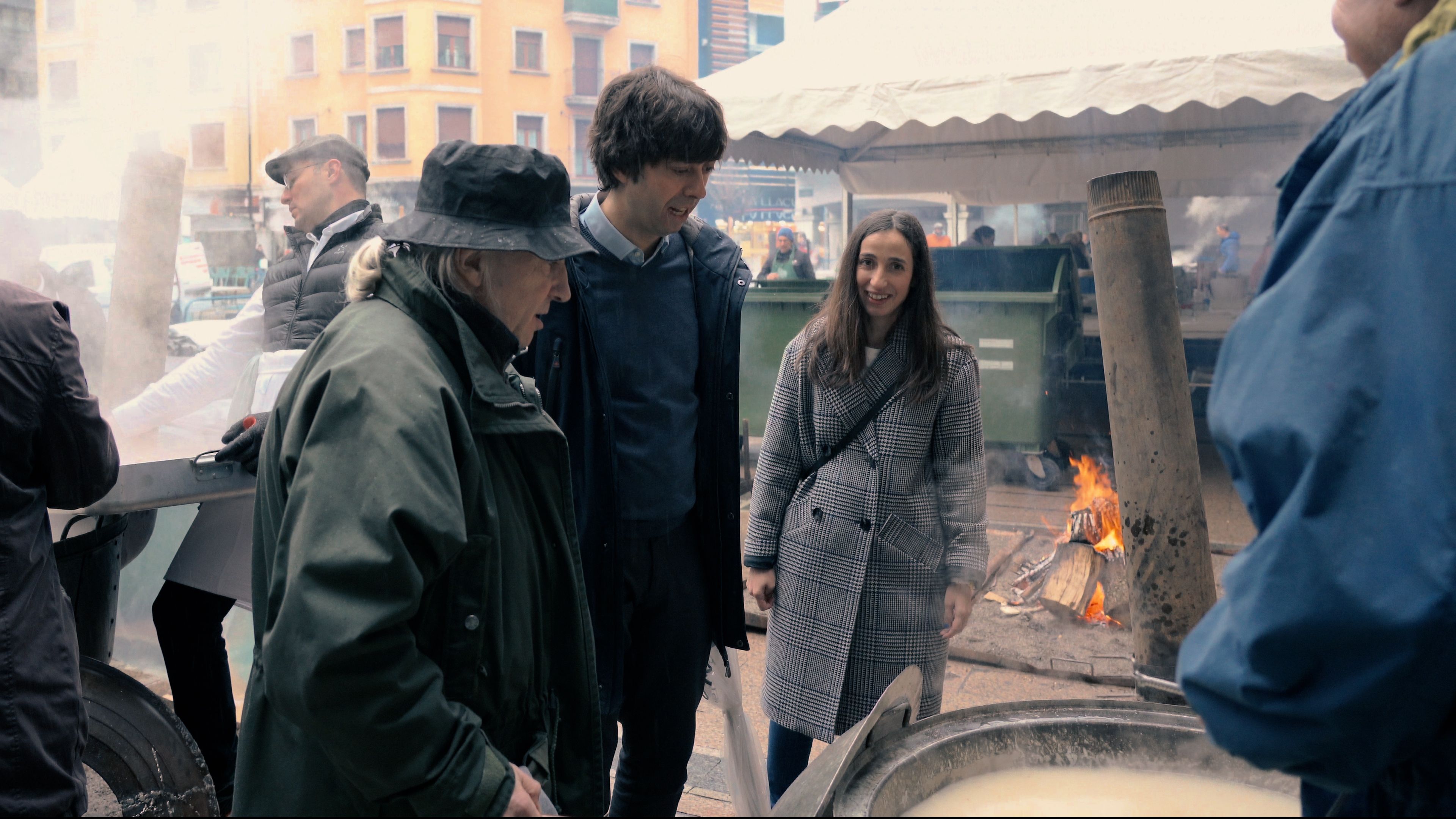 El cònsol major, Sergi González, i la cònsol menor, Olalla Losada, juntament amb els escudellaires. El cònsol major, Sergi González, i la cònsol menor, Olalla Losada, juntament amb els escudellaires.
