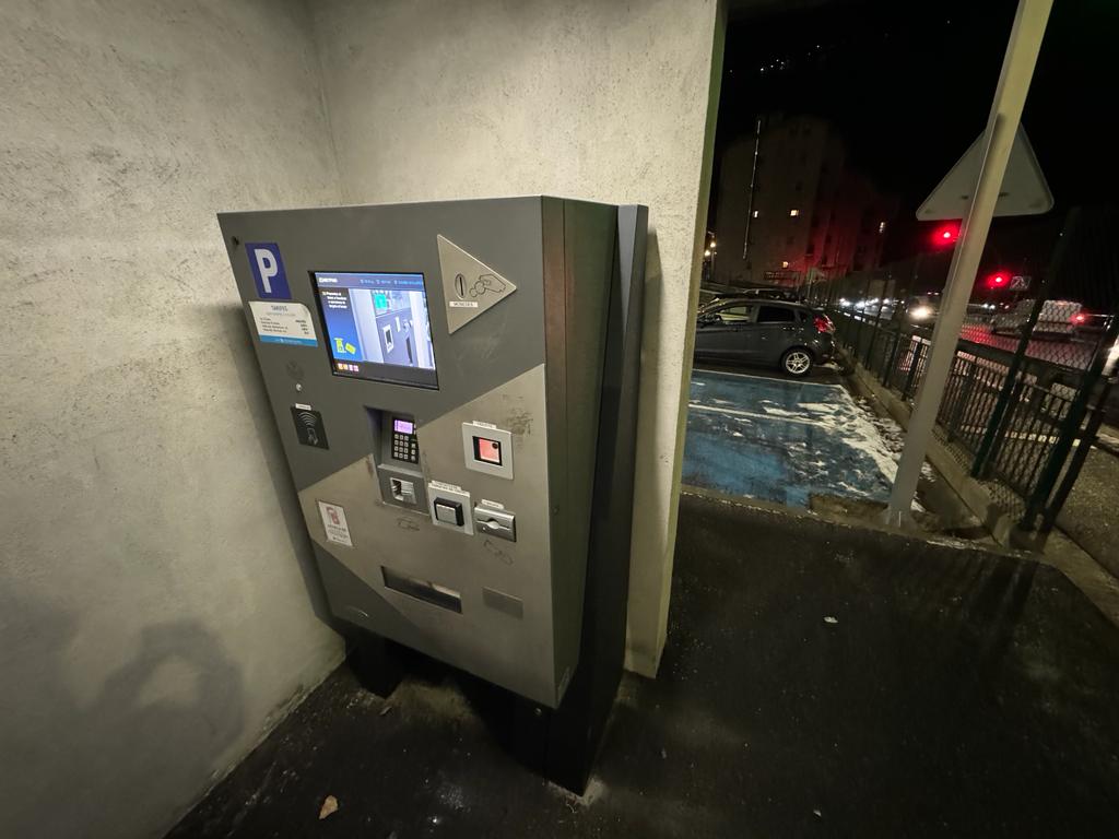 El caixer de l'aparcament de les Molleres.