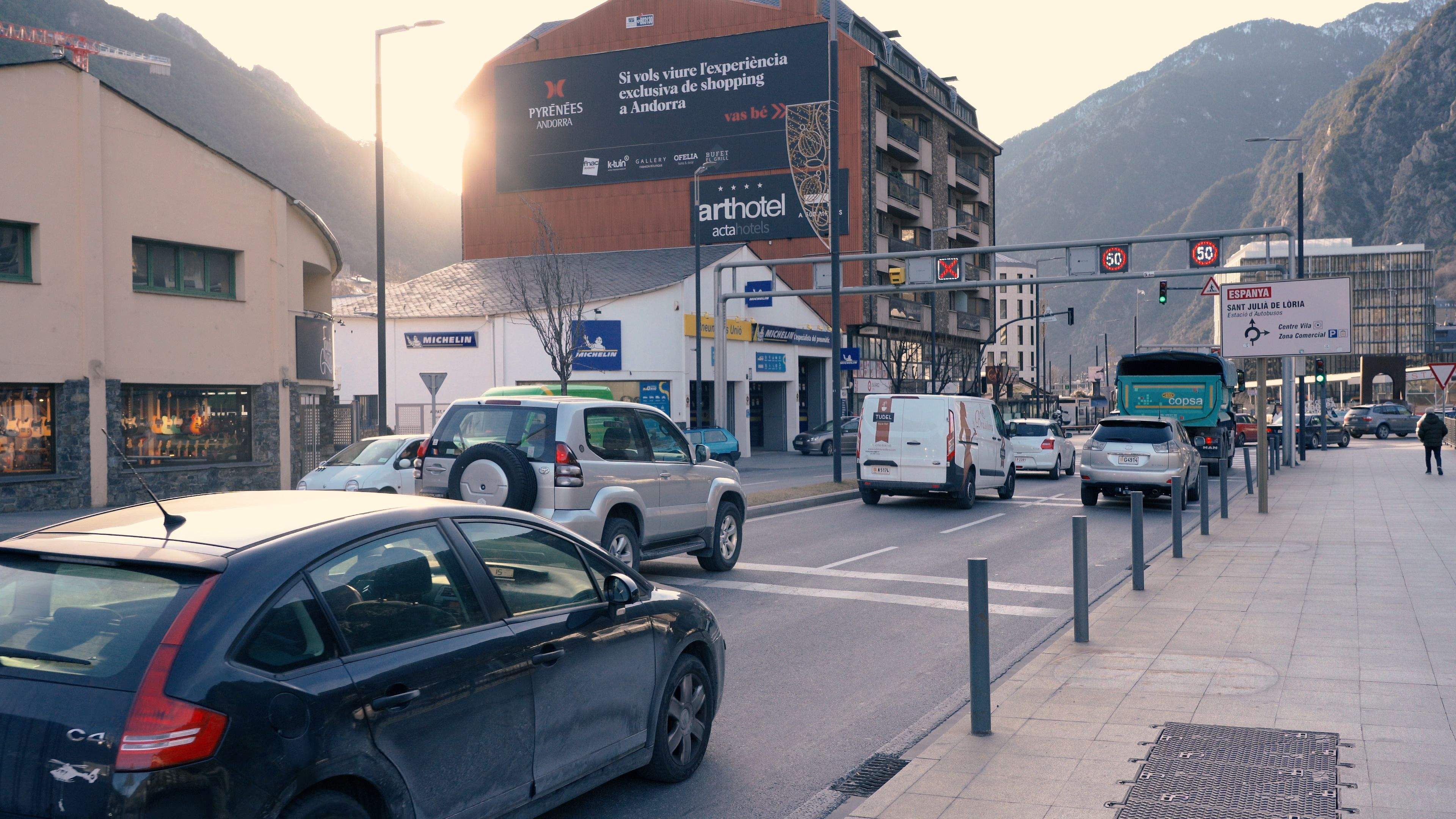 Imatge de l'avinguda Tarragona sentit sud. Imatge de l'avinguda Tarragona sentit sud.