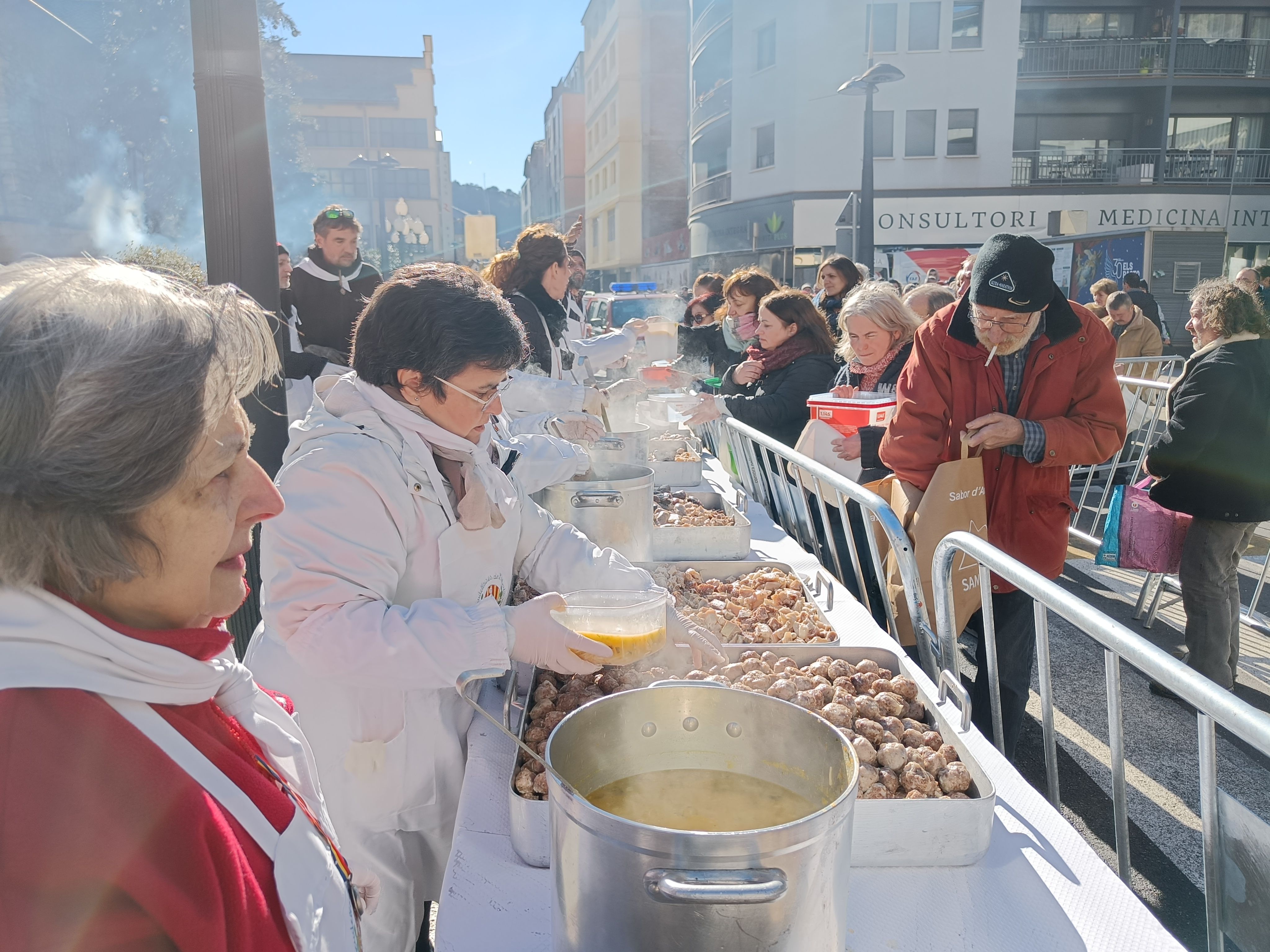 Repartiment de l'escudella.