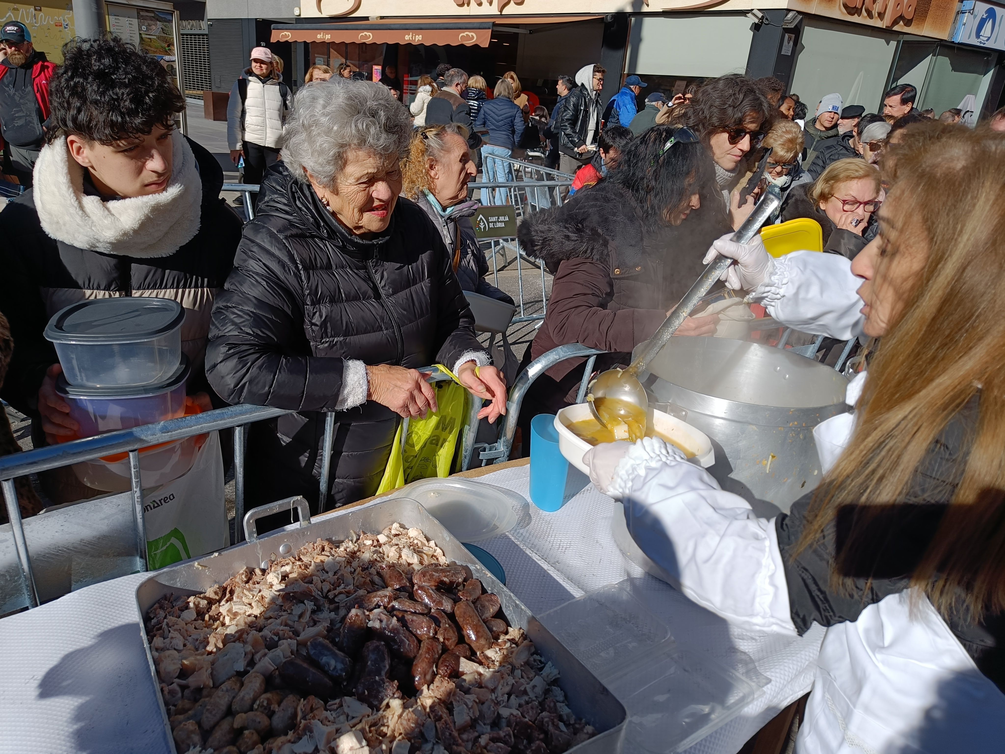 Repartiment de l'escudella.