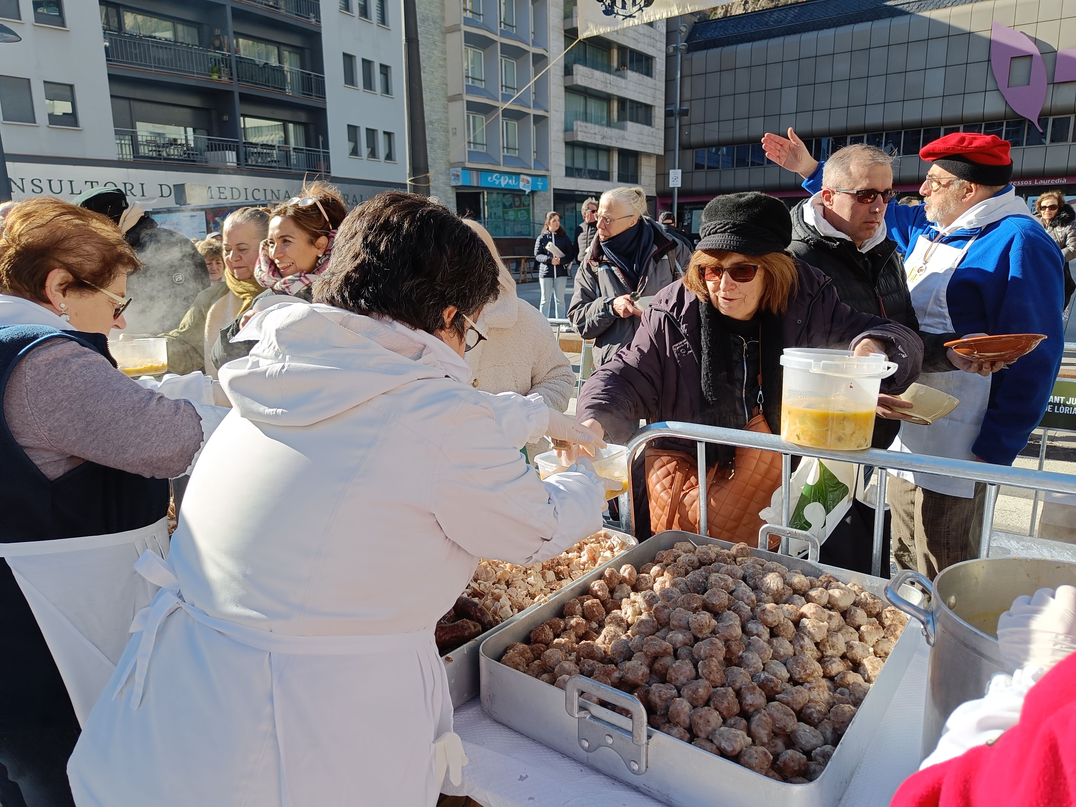 Repartiment de l'escudella a Sant Julià de Lòria.