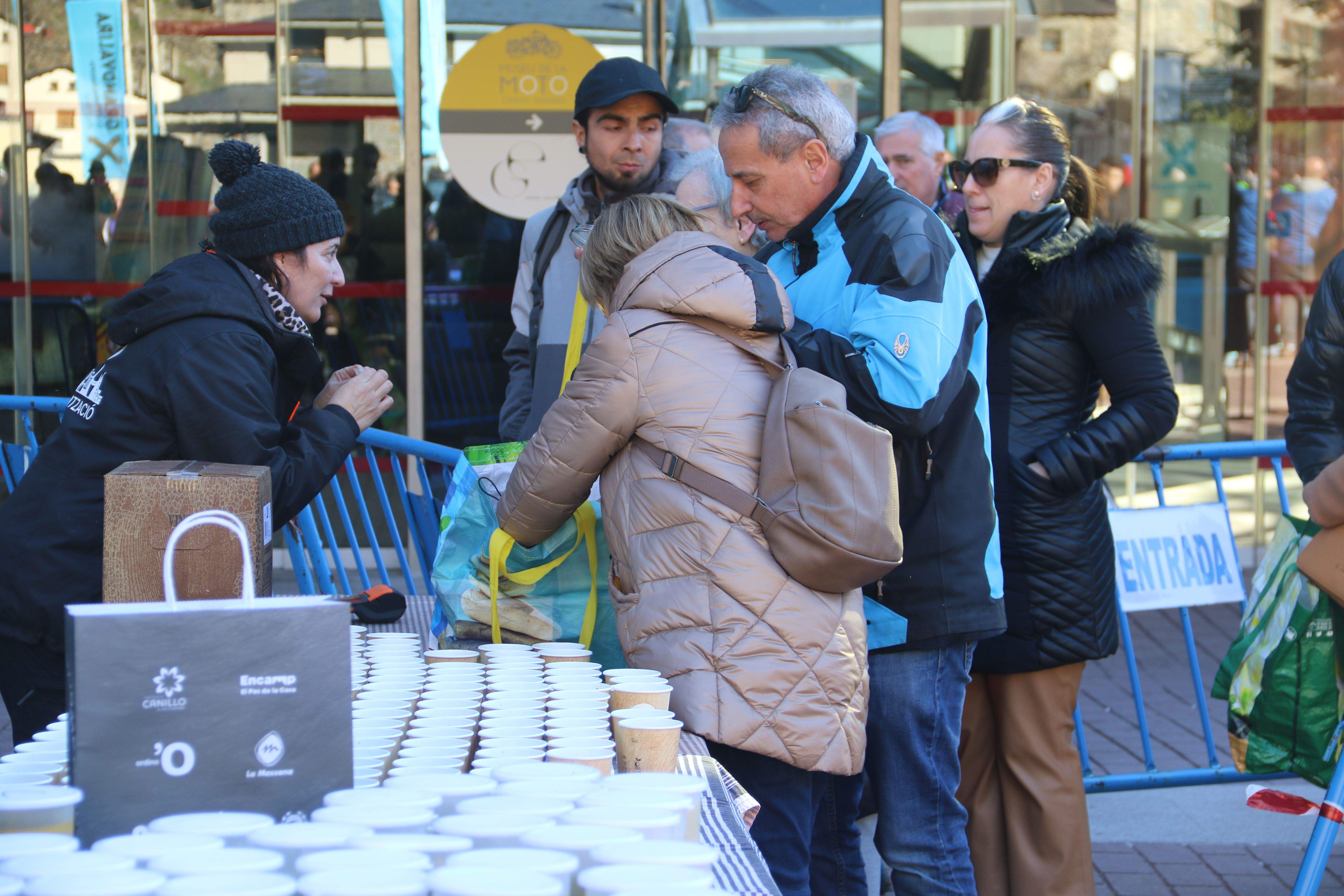 Recollint la vianda.