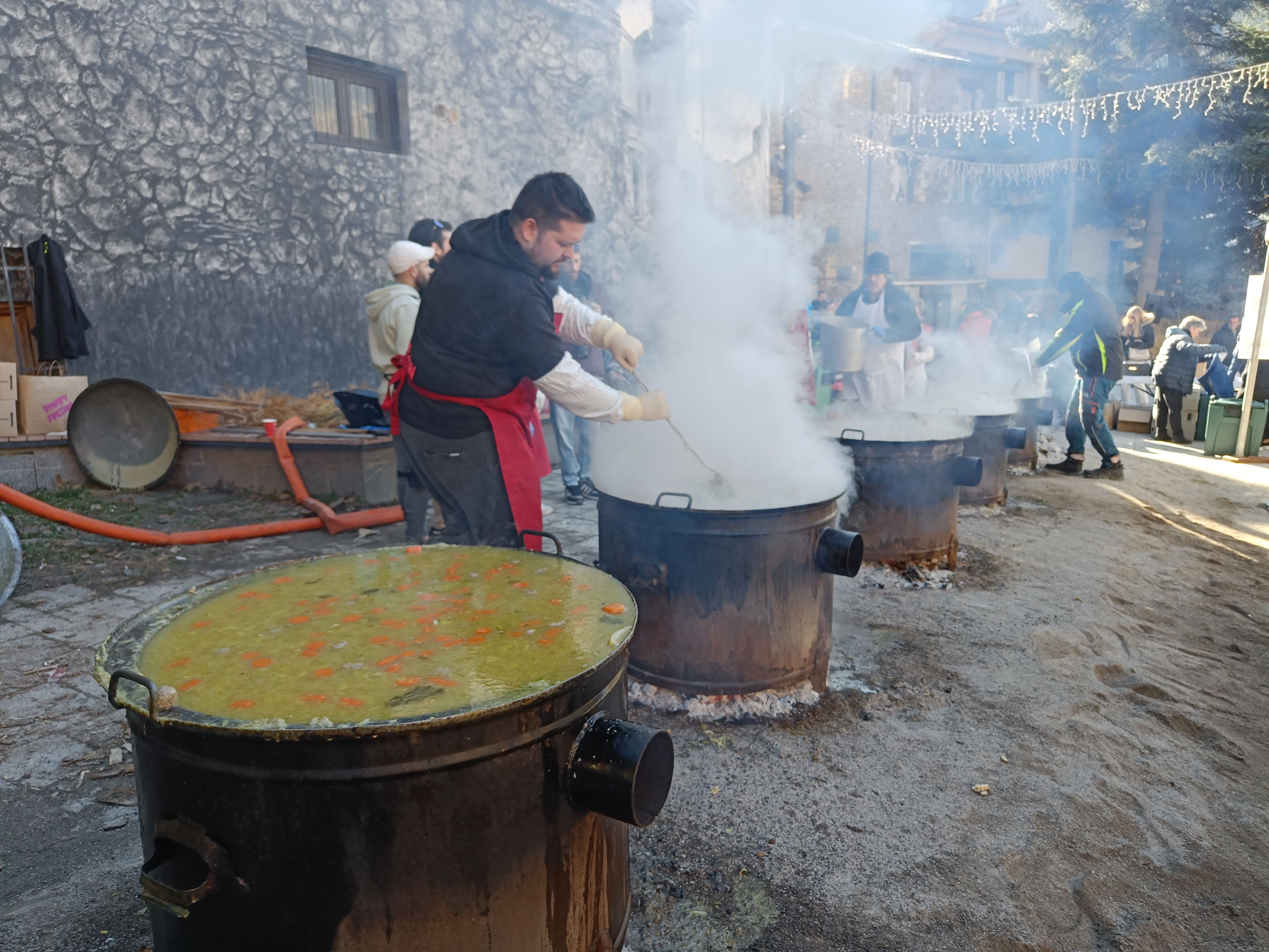 Les fogaine plenes fins dalt d'escudella.