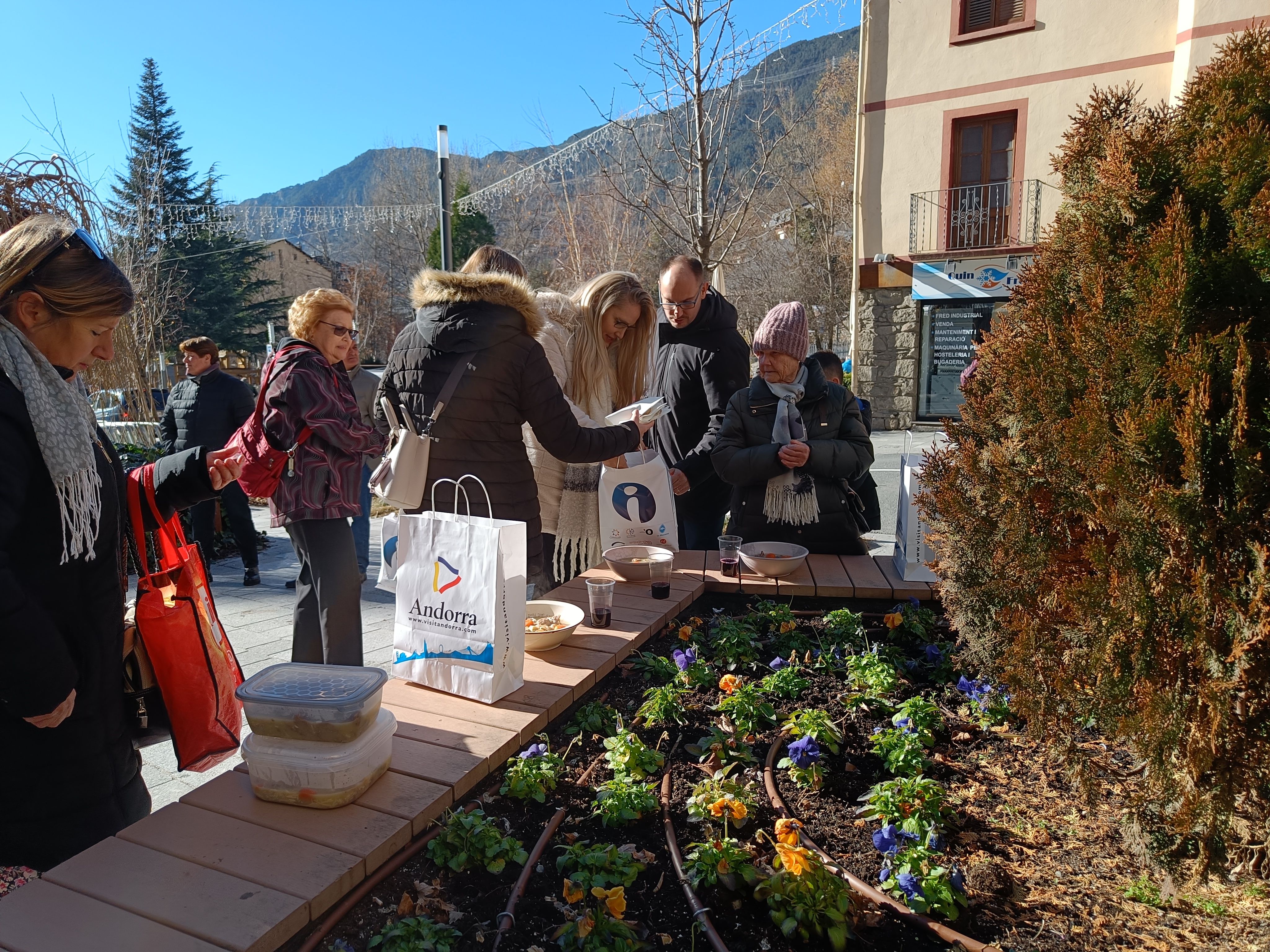 A qualsevol banc que hi toqués el sol també era bon lloc per fer parada.