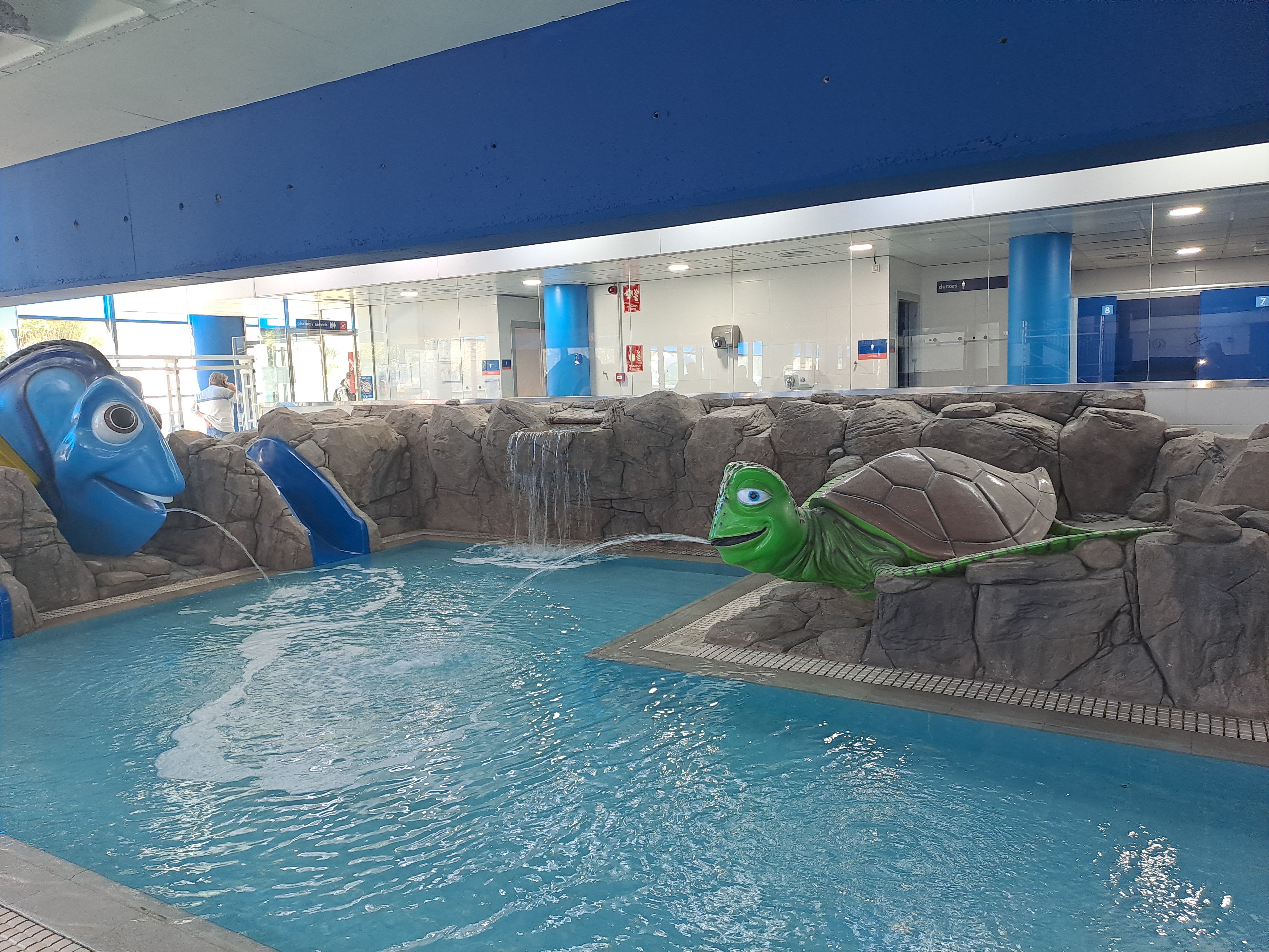 La zona infantil de la piscina. La zona infantil de la piscina.