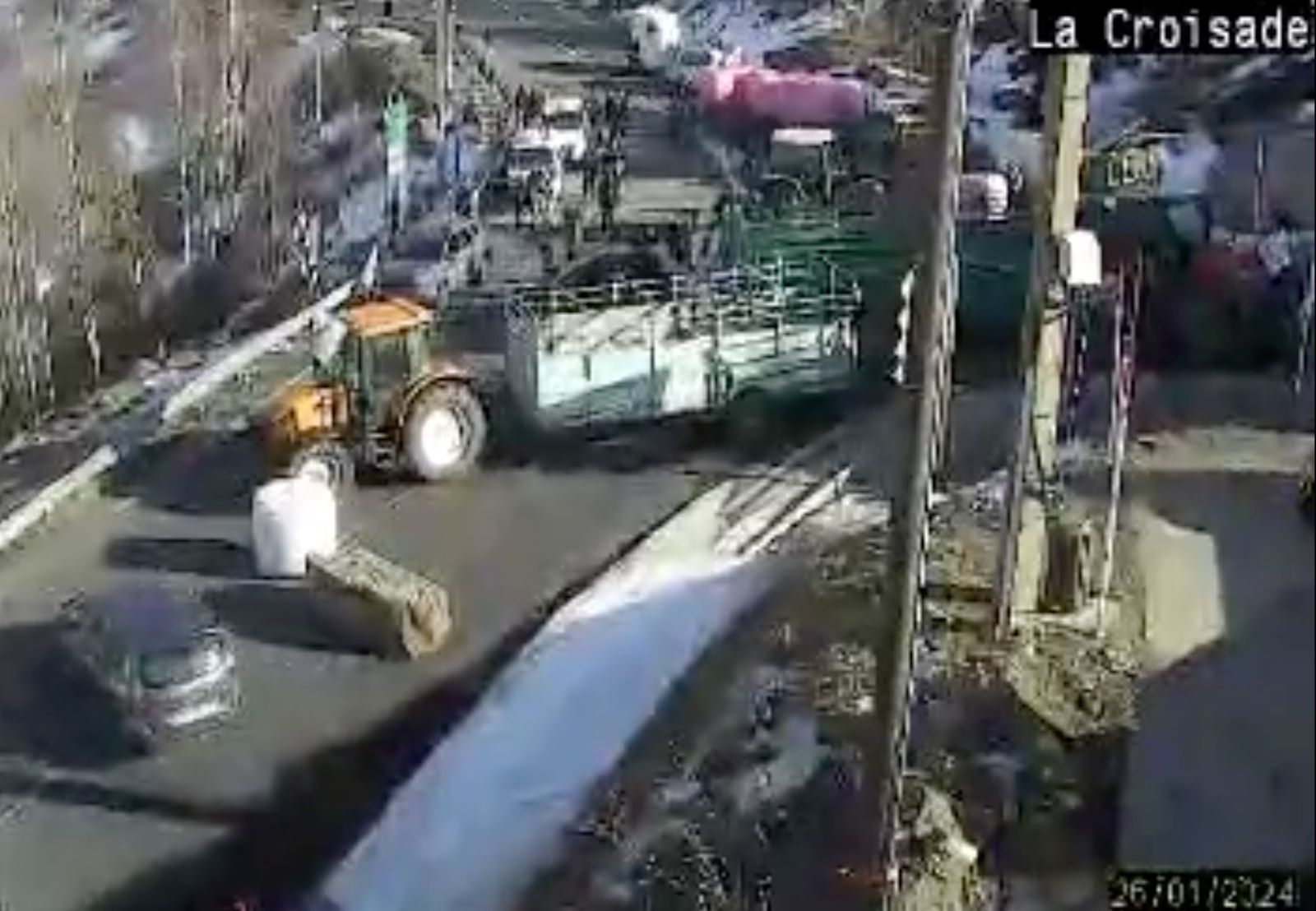 El comboi de tractors a la zona de la Croisade. El comboi de tractors a la zona de la Croisade.