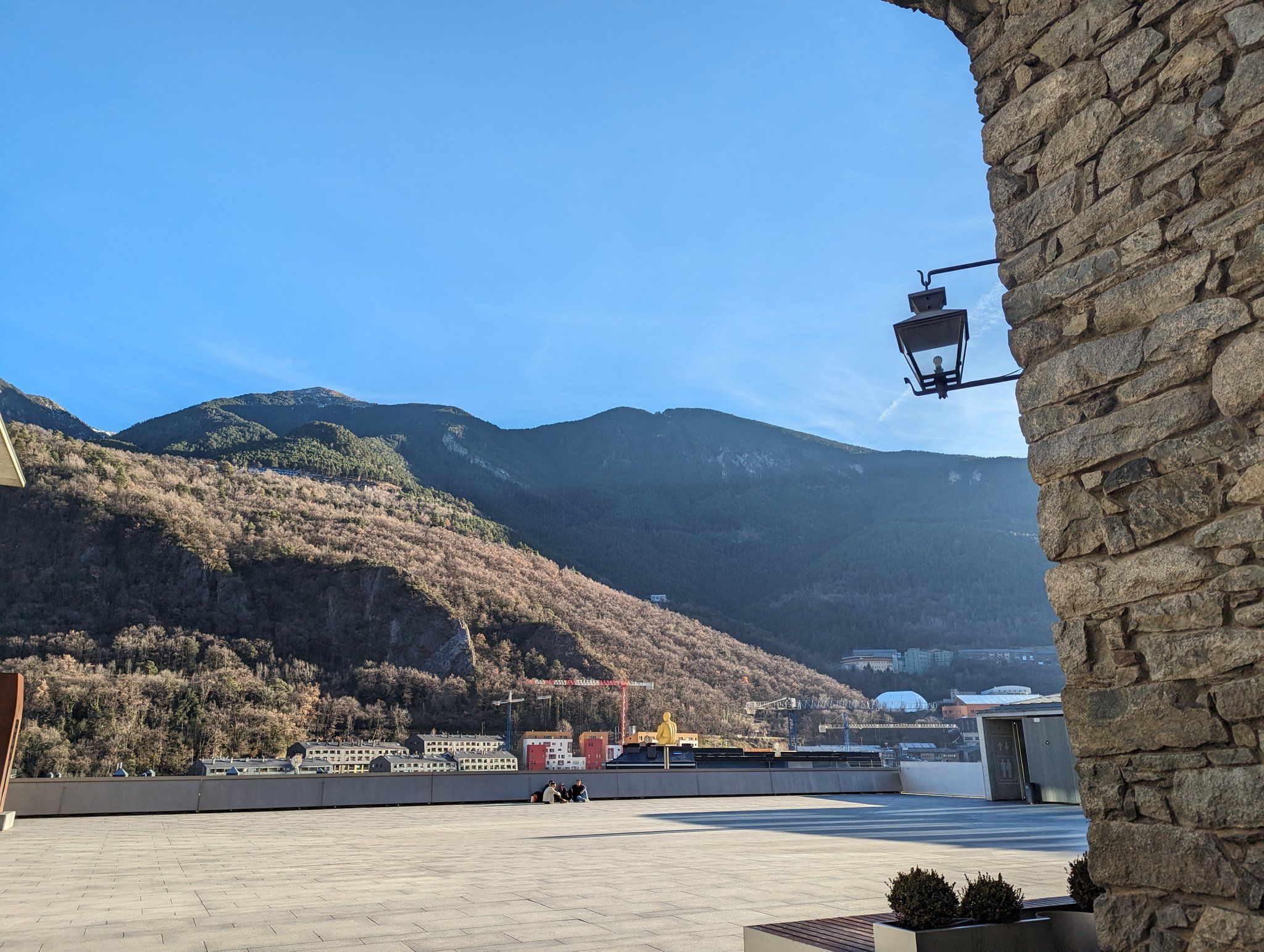 L'estabilitat atmosfèrica continua aquest divendres amb les temperatures màxims que no s'han enfilat com ahir.