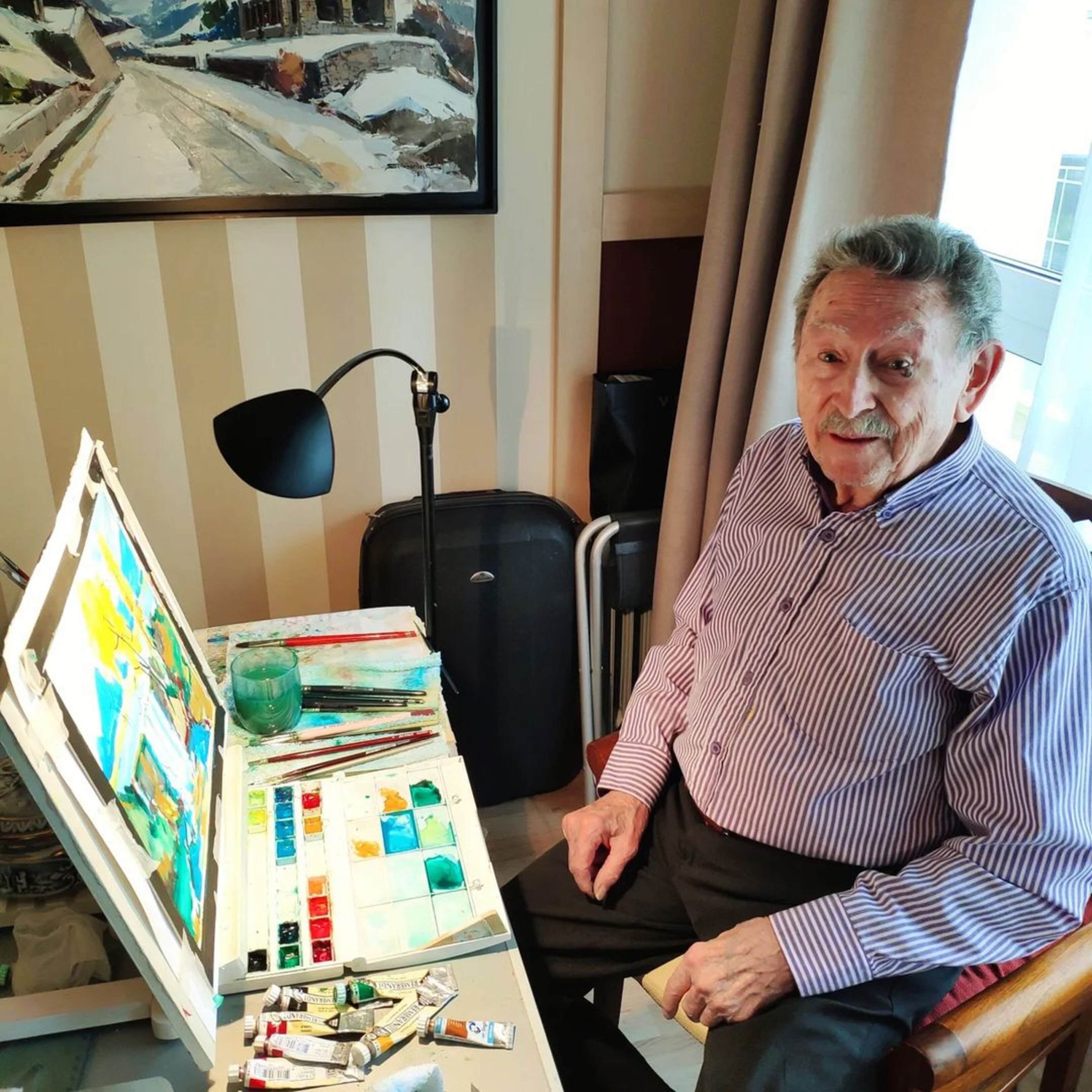 Galobardes al seu estudi-habitació de Salita amb el cavallet que sempre l'acompanyava. Galobardes al seu estudi-habitació de Salita amb el cavallet que sempre l'acompanyava.