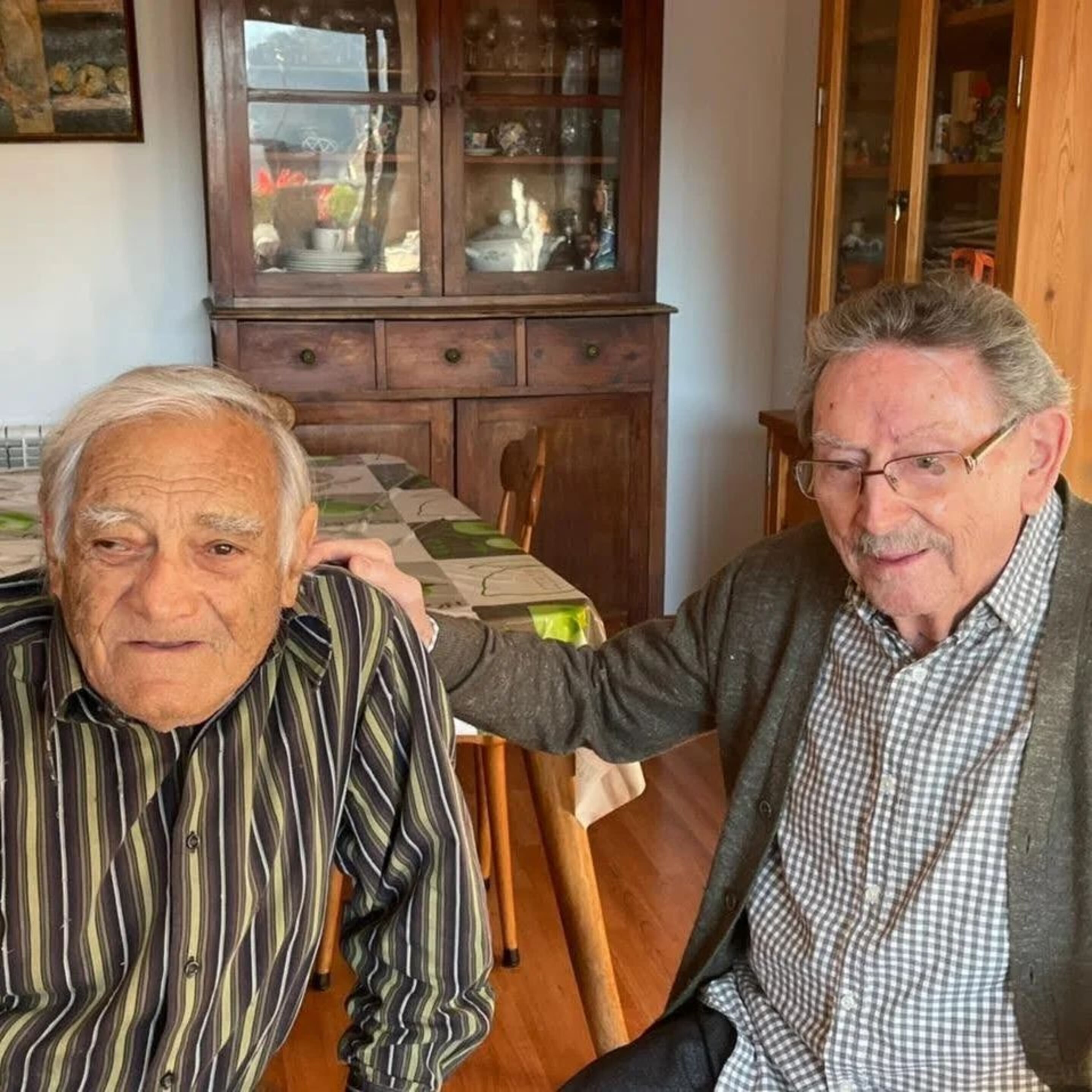 Galobardes (dreta) amb el seu gran amic i referent en escultura Sergi Mas. Galobardes (dreta) amb el seu gran amic i referent en escultura Sergi Mas.