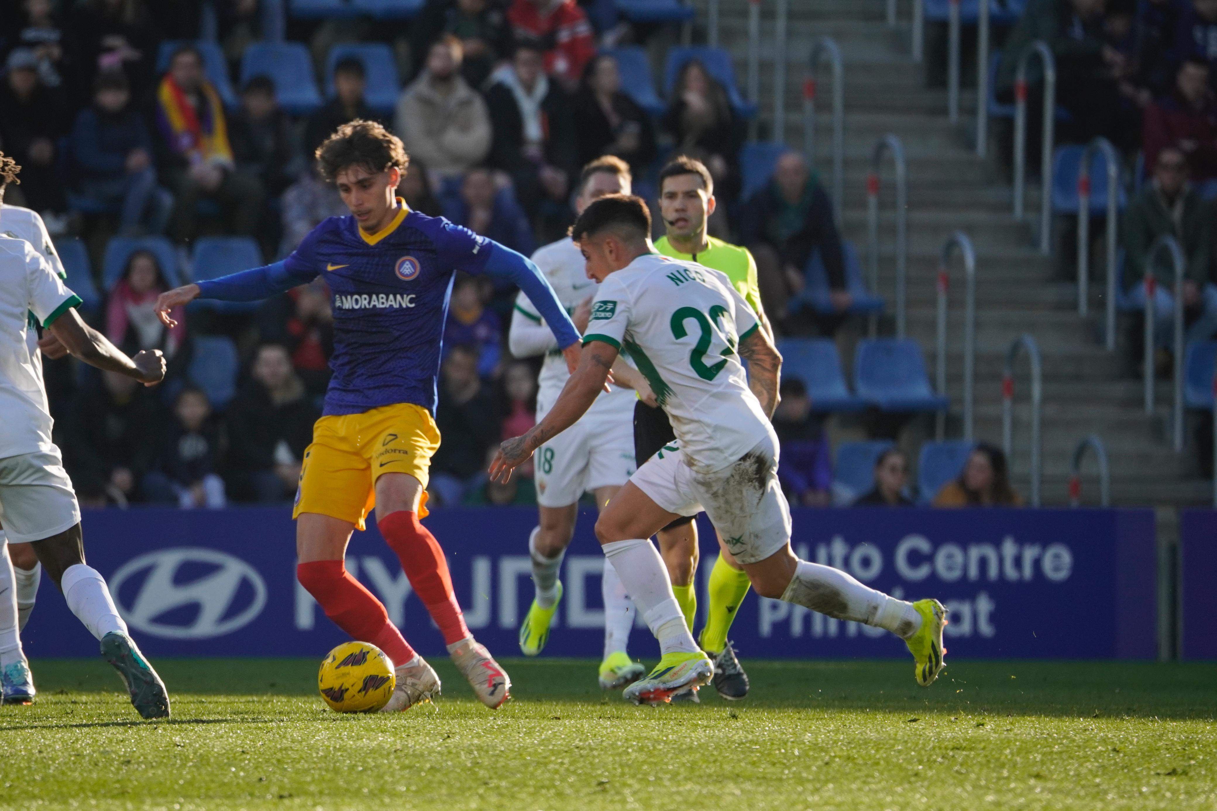 José Marsà controla la pilota.