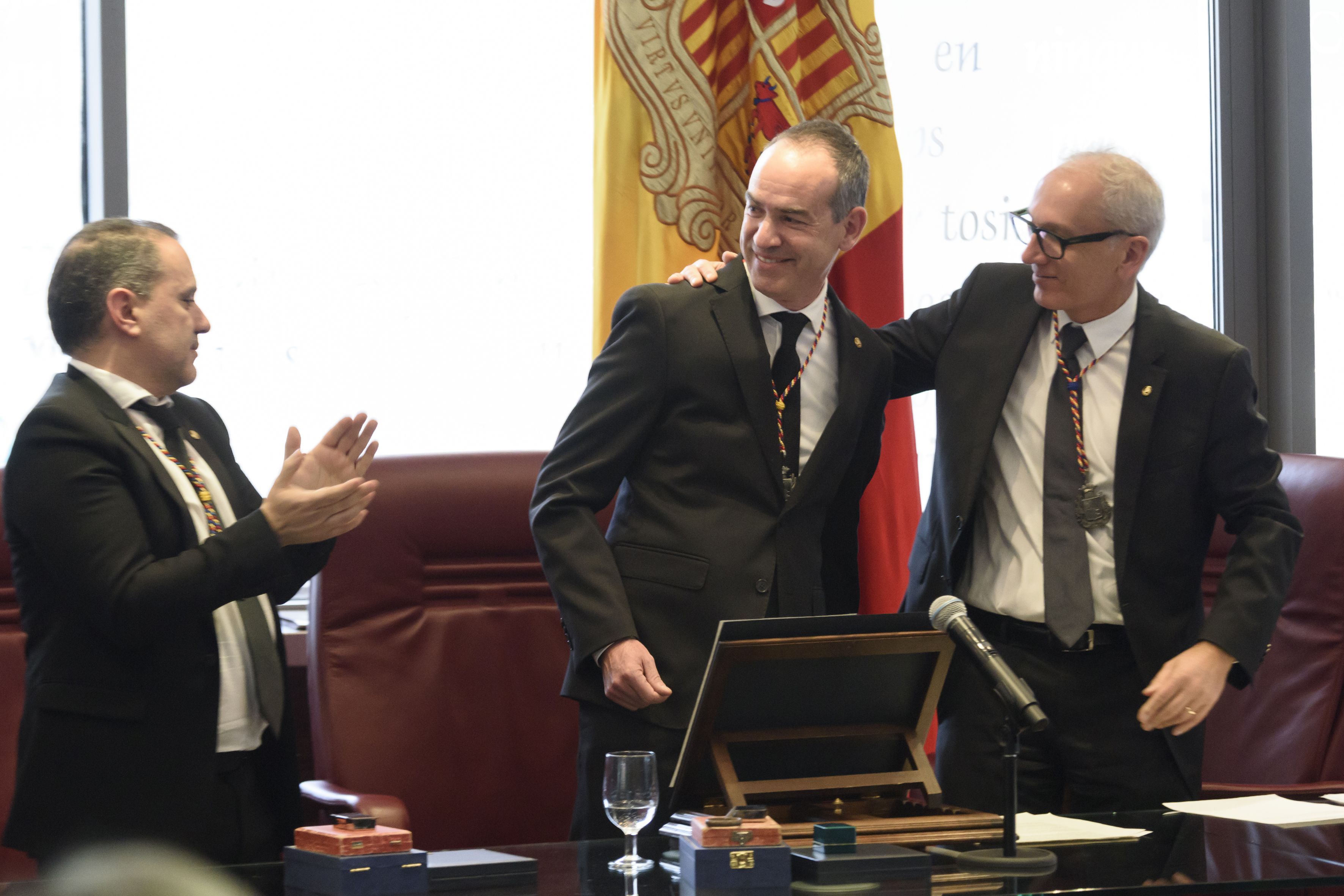 Alcobé el dia de pressa de possessió, amb Francec Camp, el cònsol que va interposar el recurs.