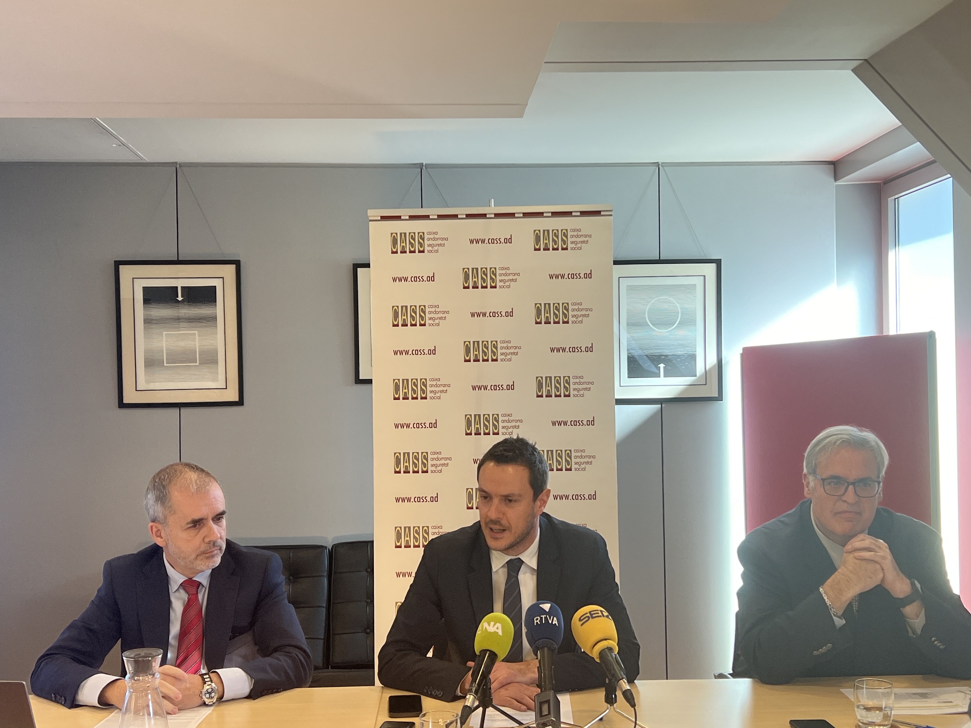 Josep Escoriza, Marc Galabert i Jacint Risco durant la compareixença.